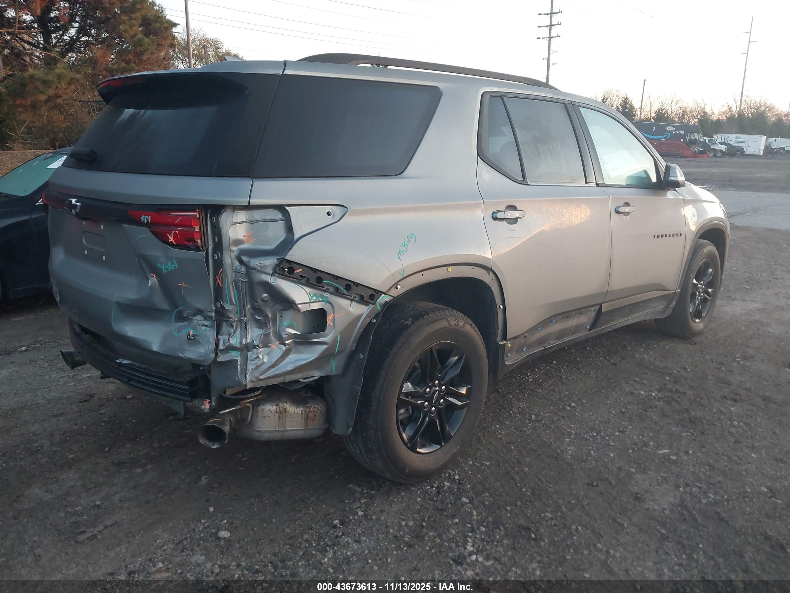 CHEVROLET TRAVERSE image 4
