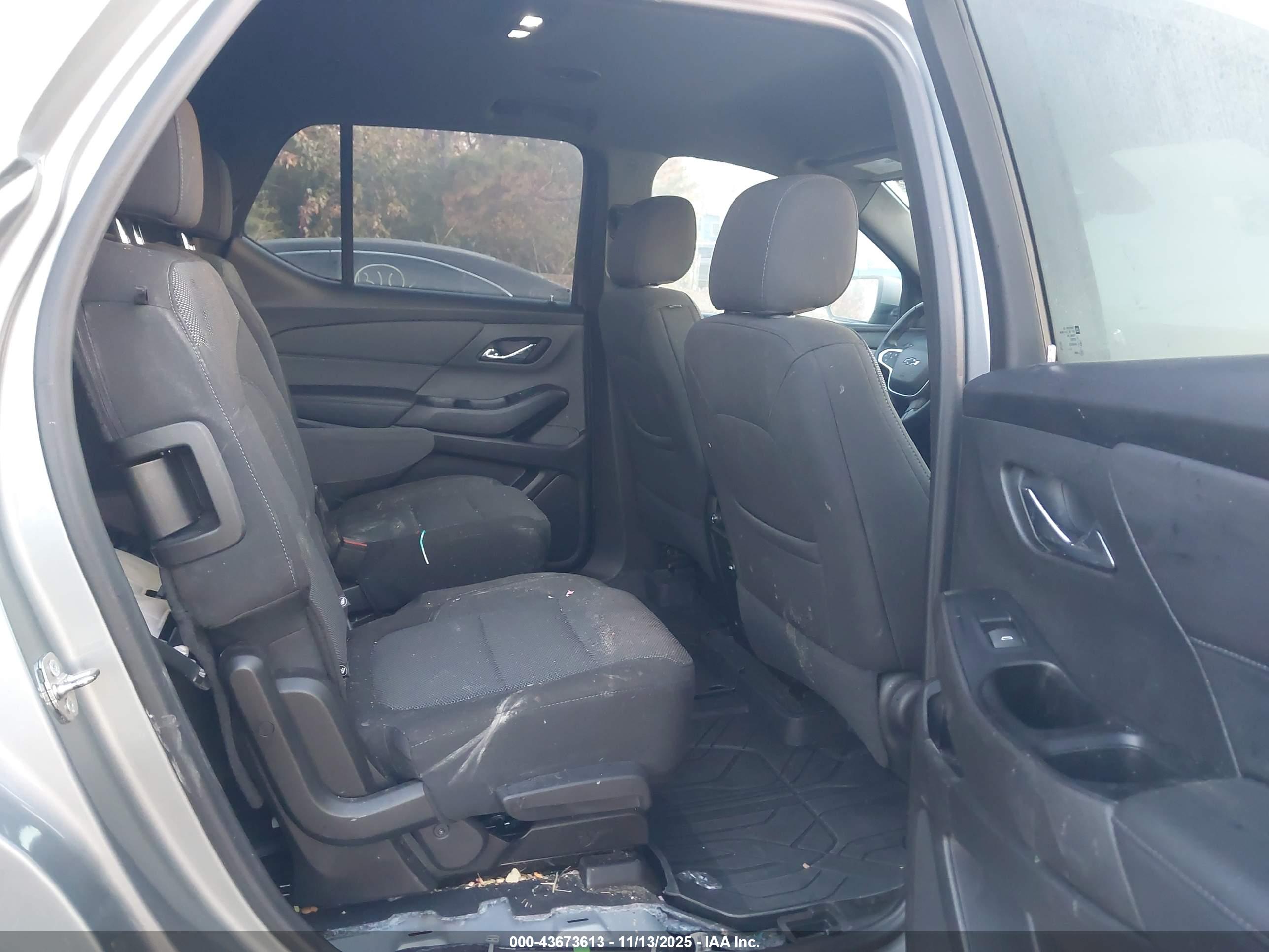CHEVROLET TRAVERSE image 8