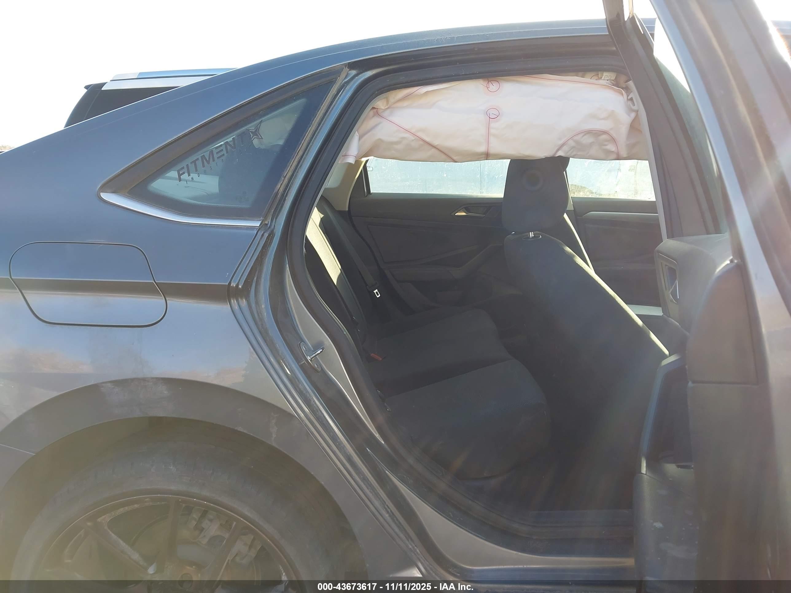 VOLKSWAGEN JETTA image 8