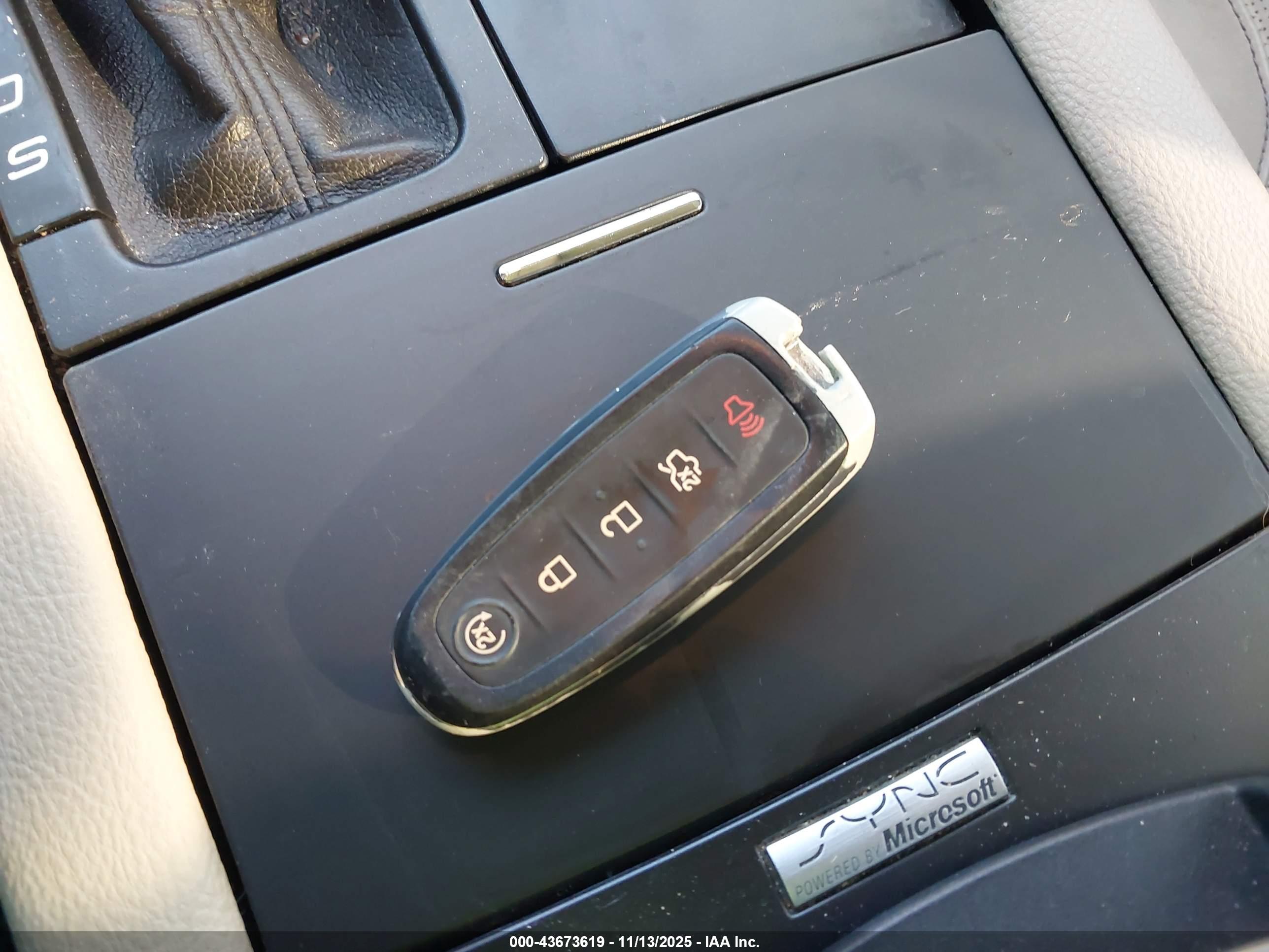 FORD TAURUS image 11