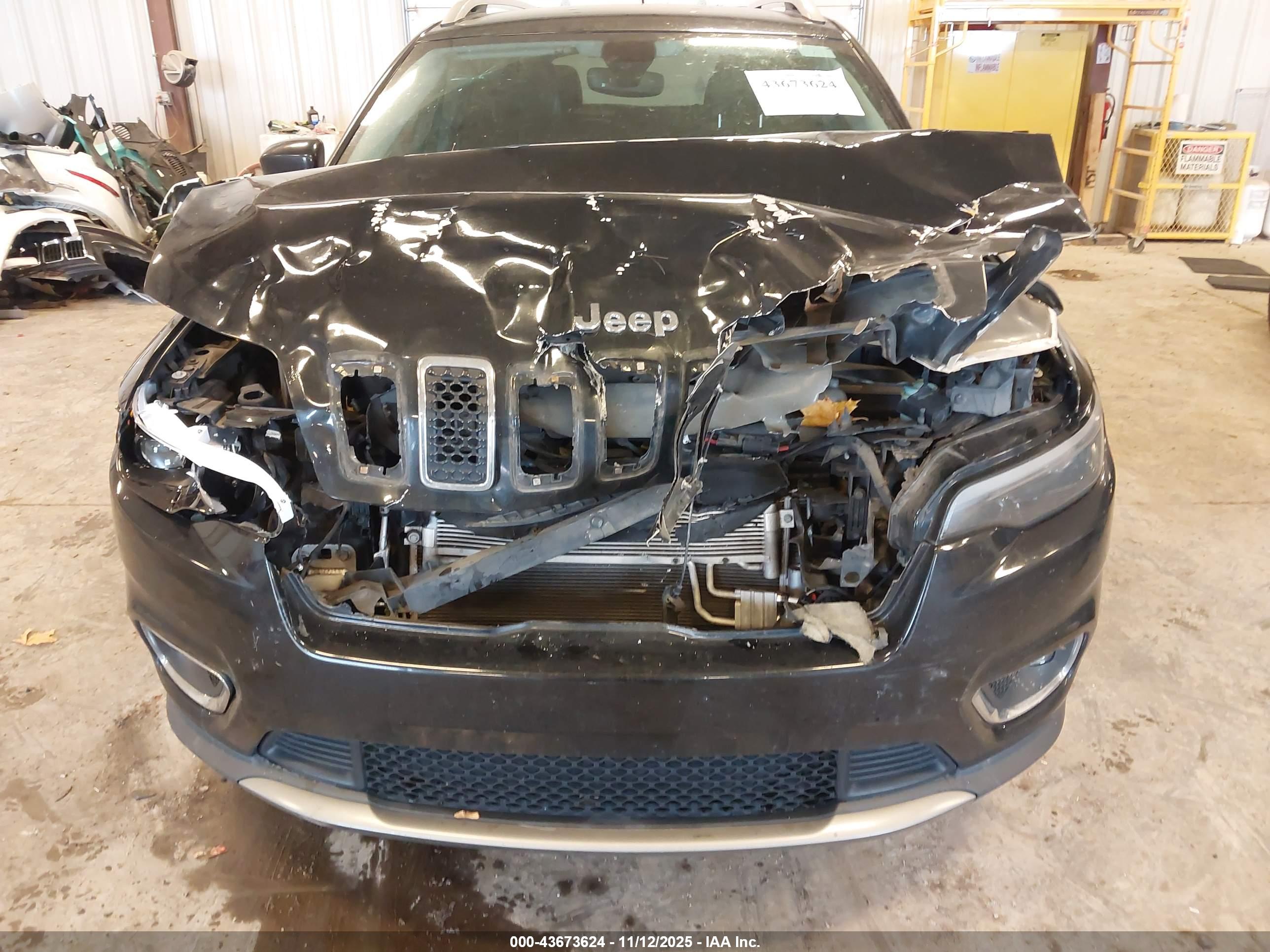 JEEP CHEROKEE image 6