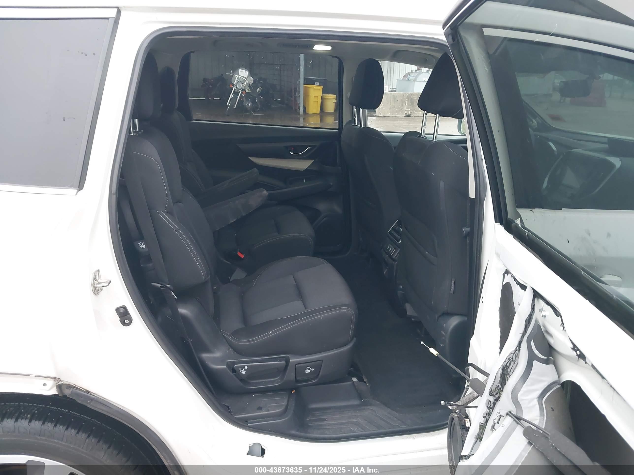 SUBARU ASCENT image 8