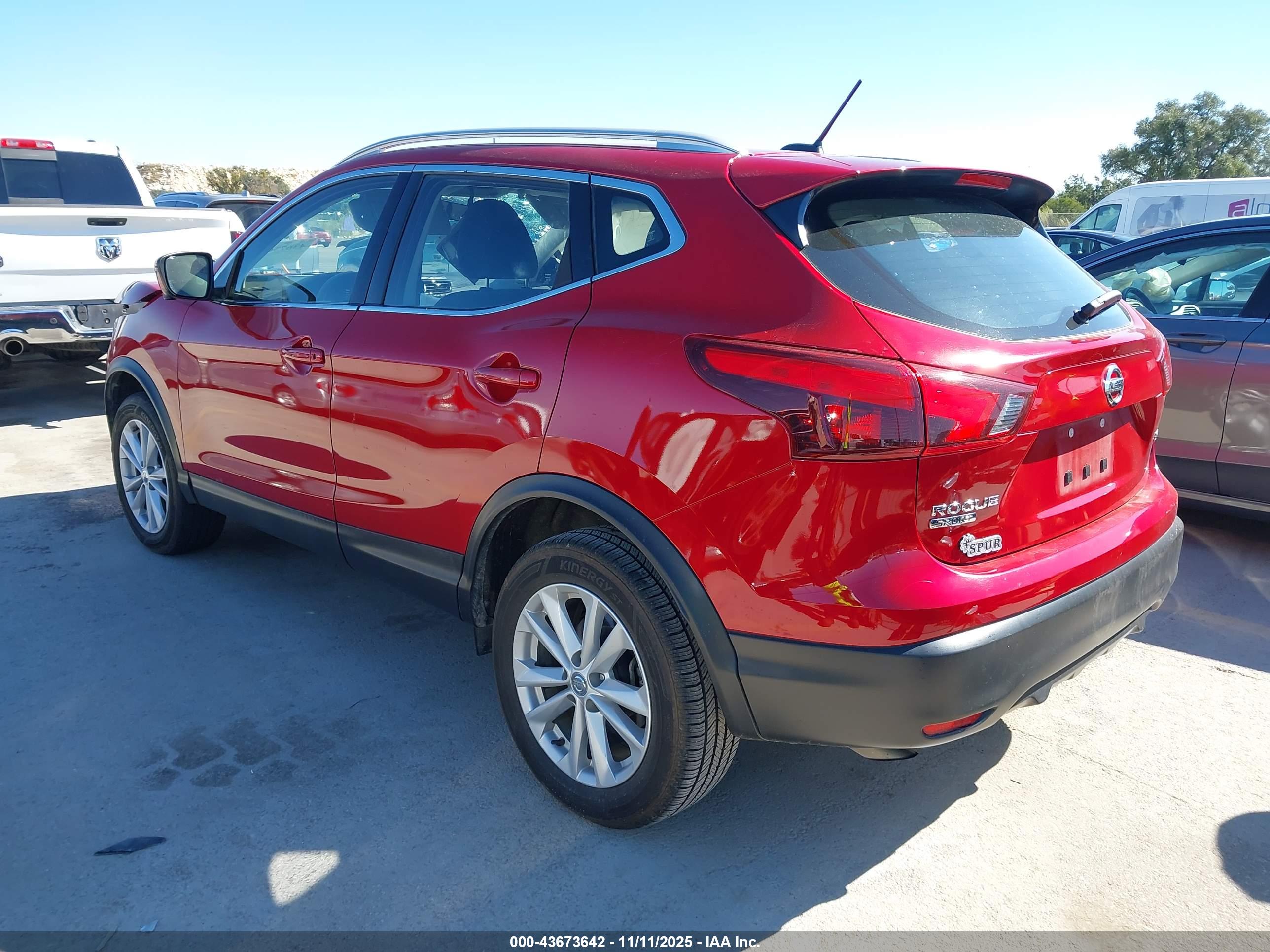NISSAN ROGUE image 3