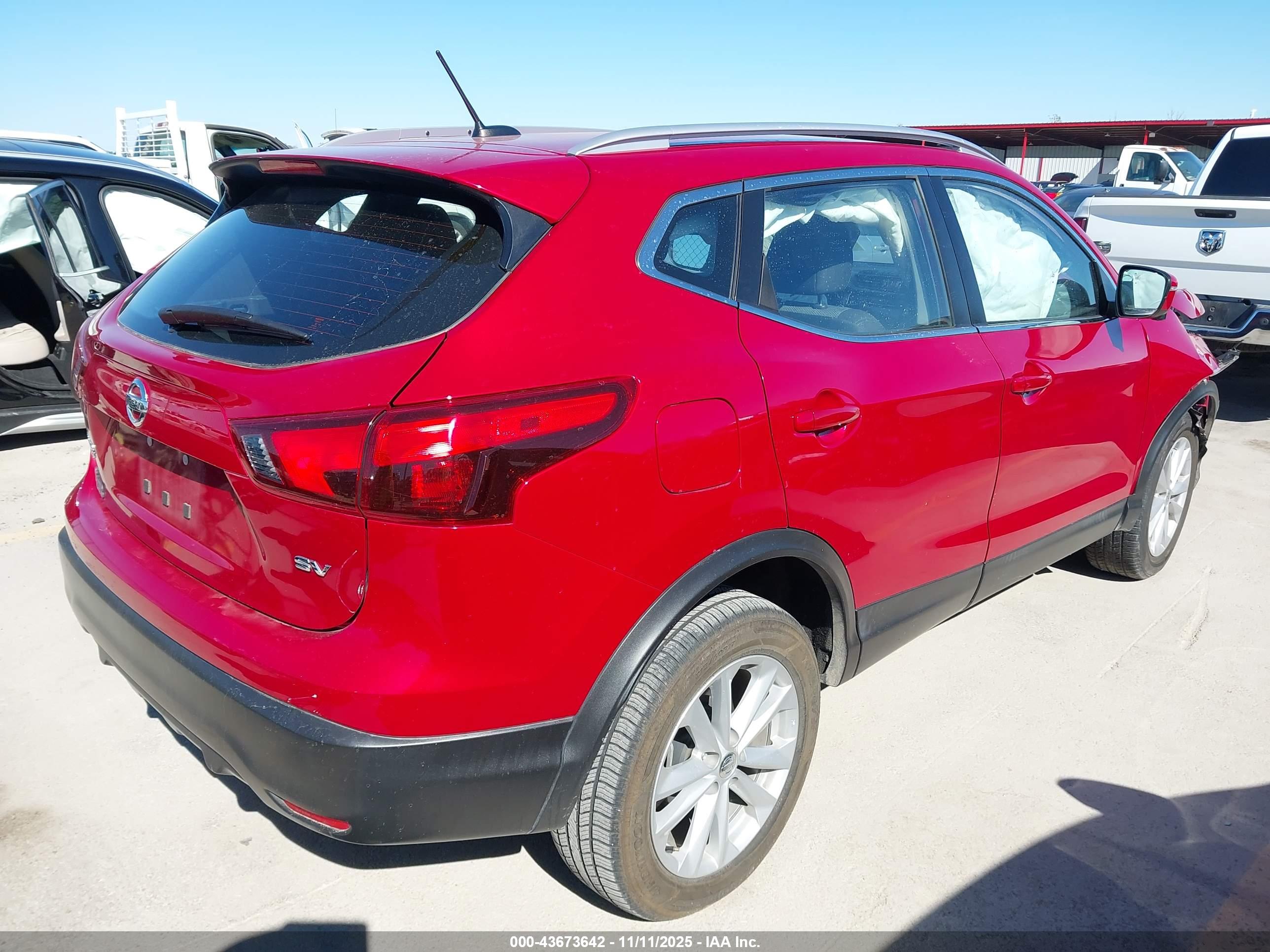 NISSAN ROGUE image 4