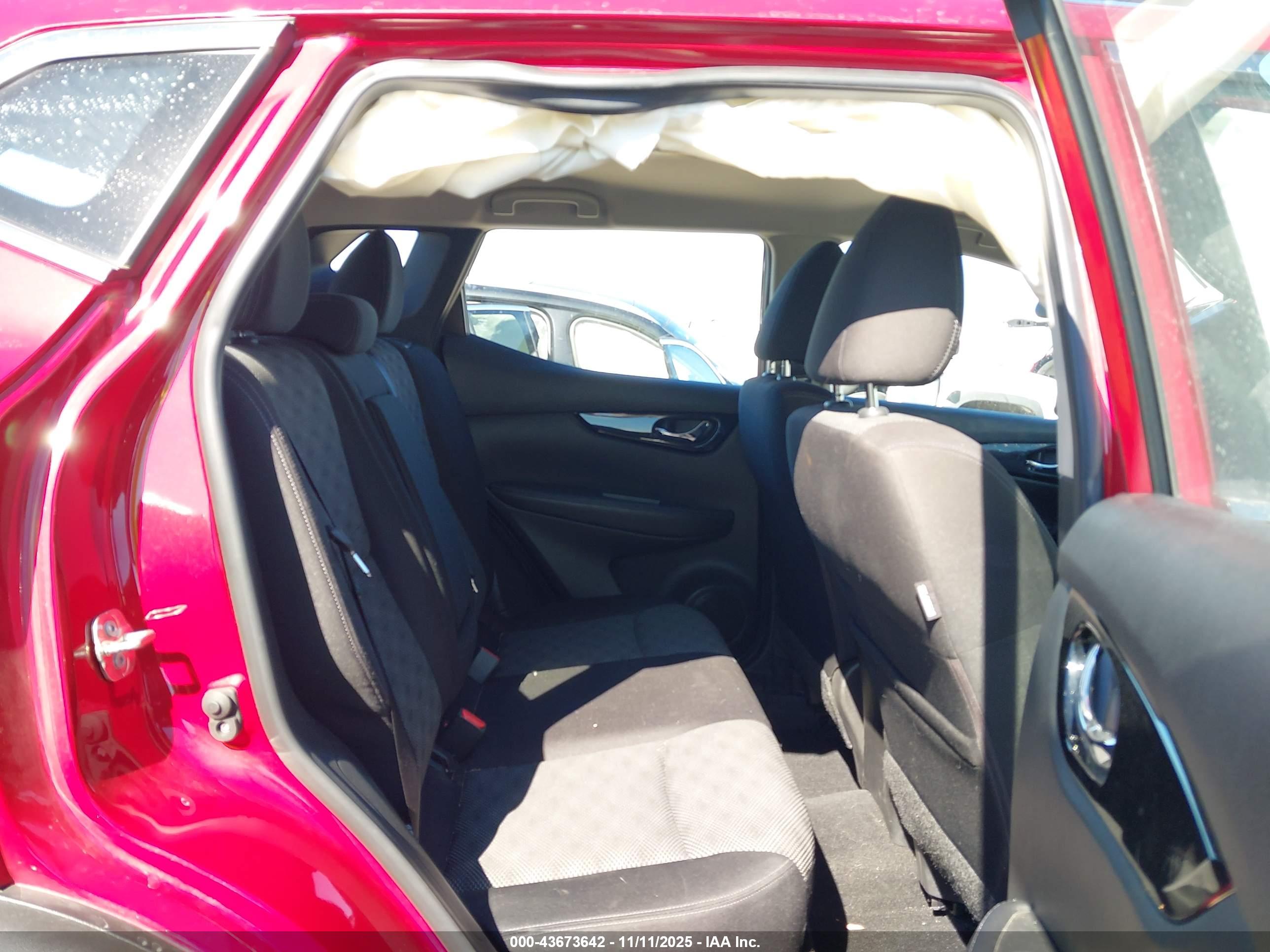 NISSAN ROGUE image 8
