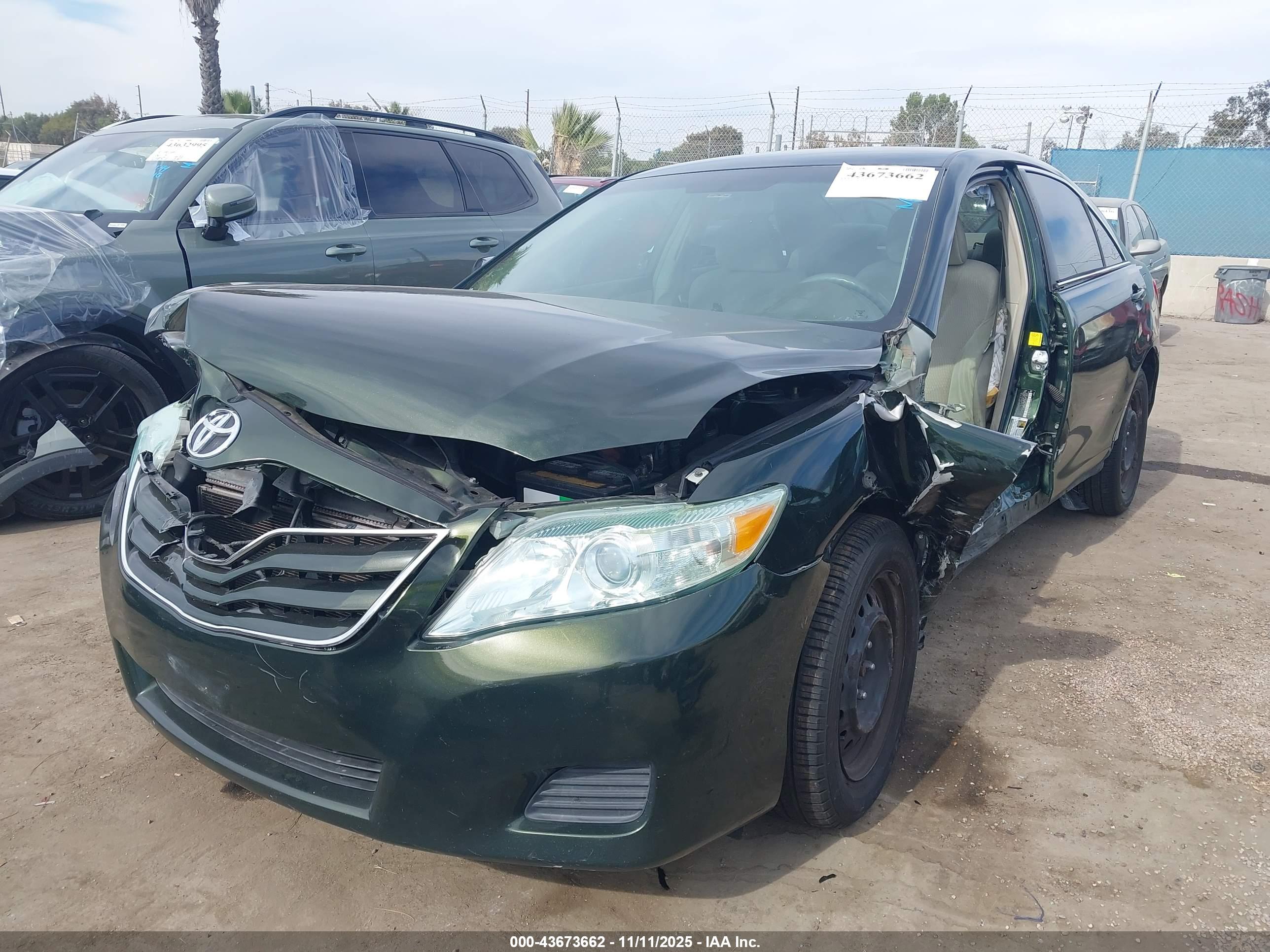TOYOTA CAMRY image 2