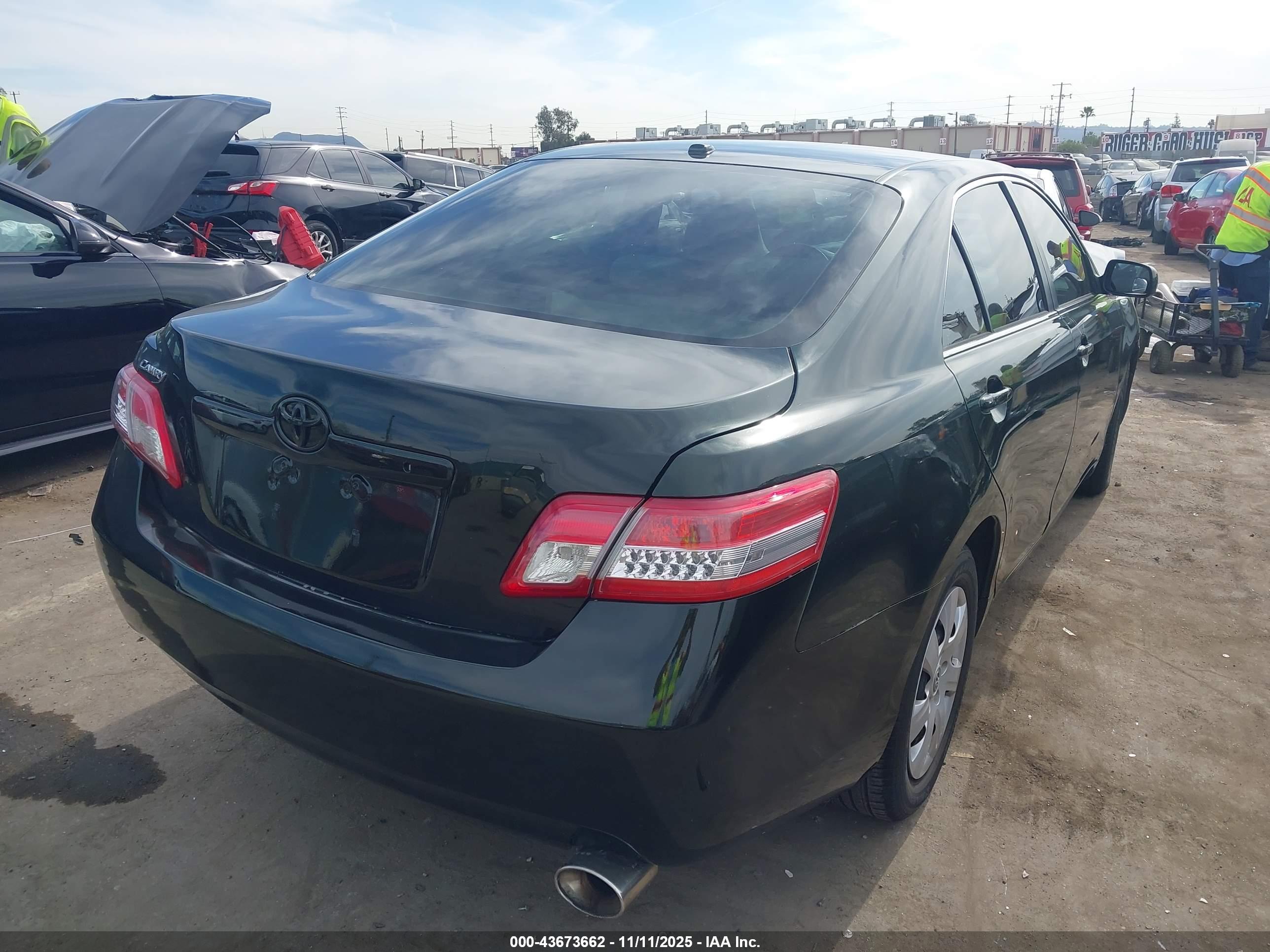 TOYOTA CAMRY image 4