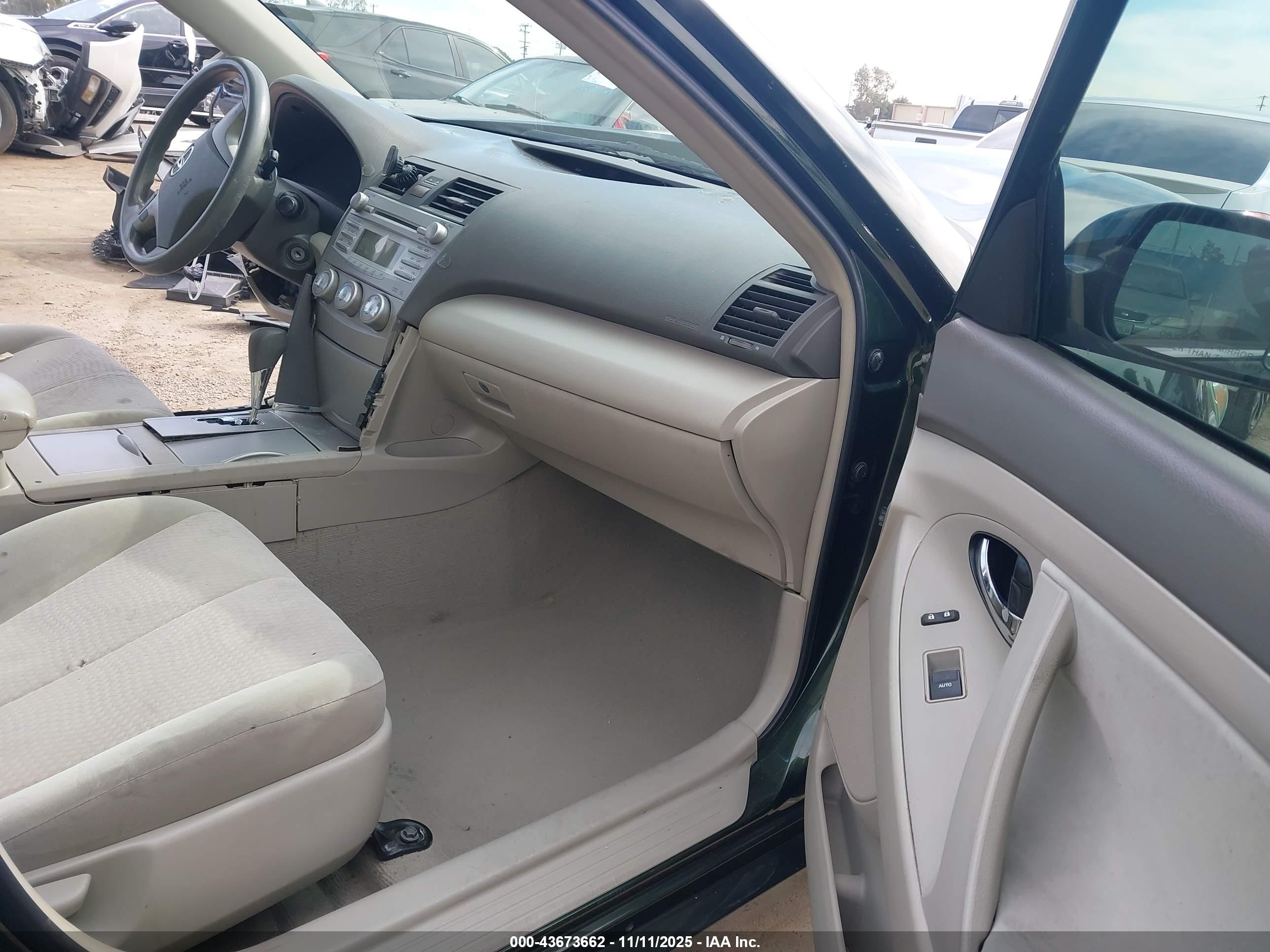 TOYOTA CAMRY image 5