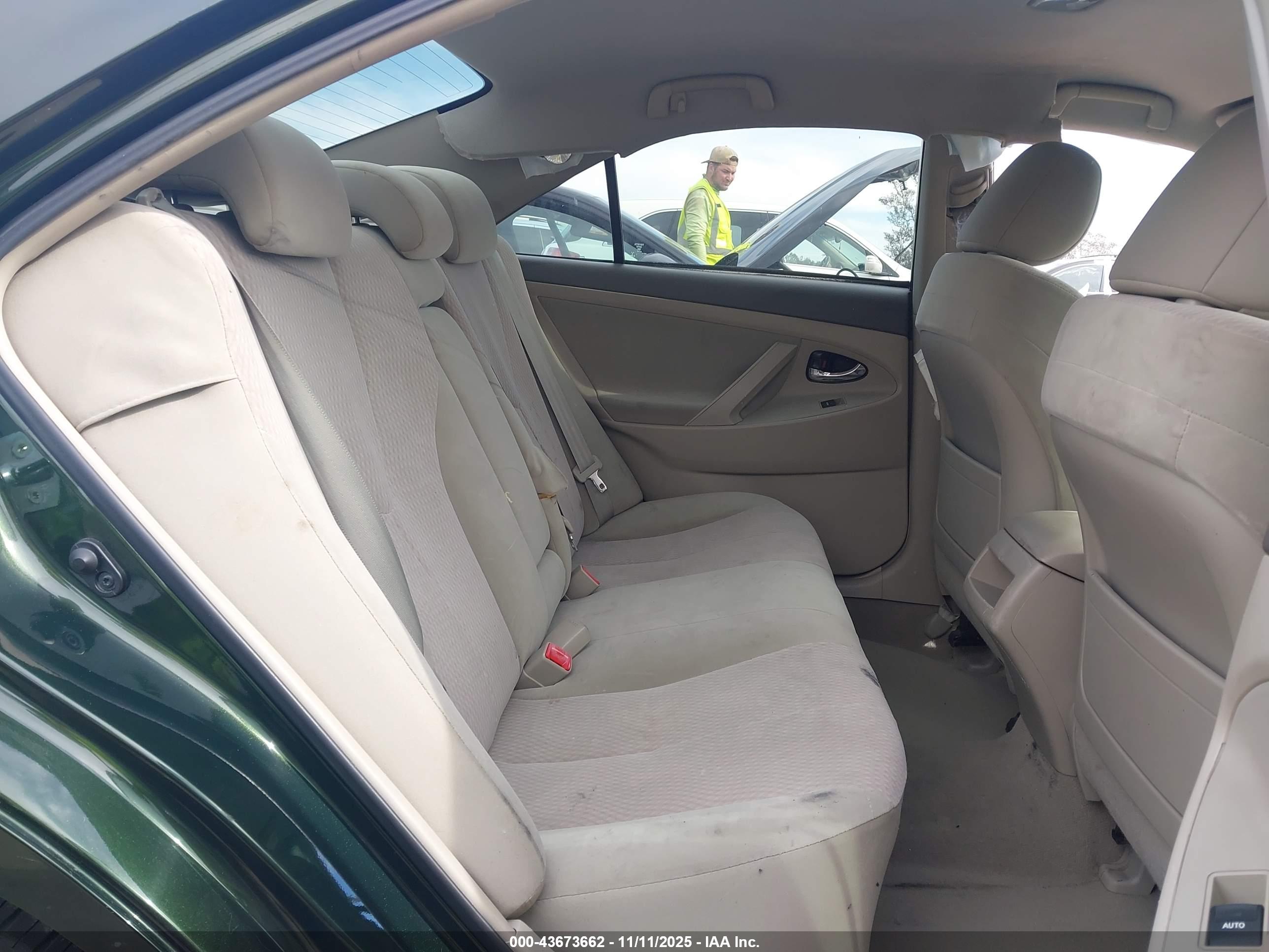 TOYOTA CAMRY image 8