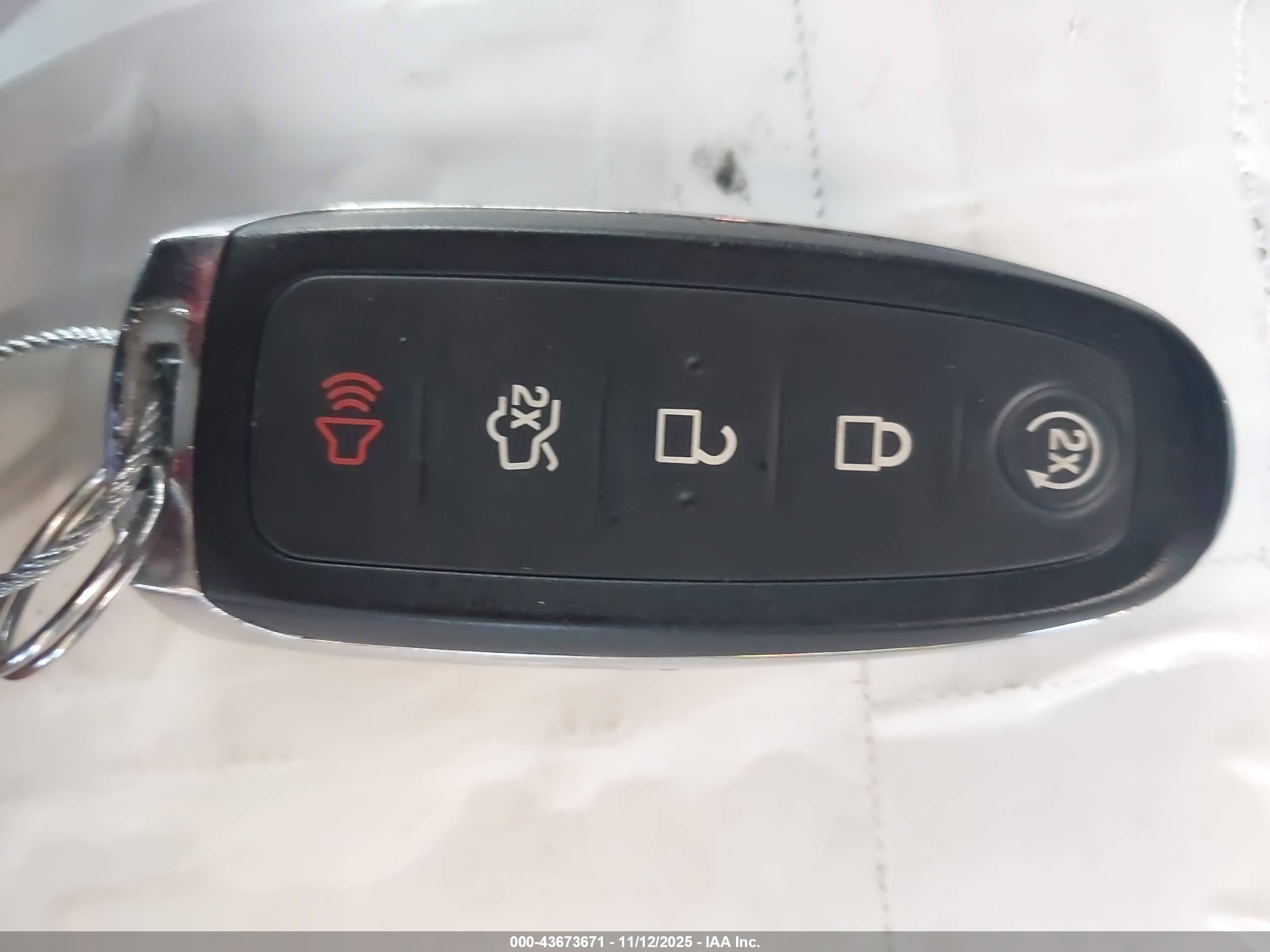 LINCOLN MKS image 11
