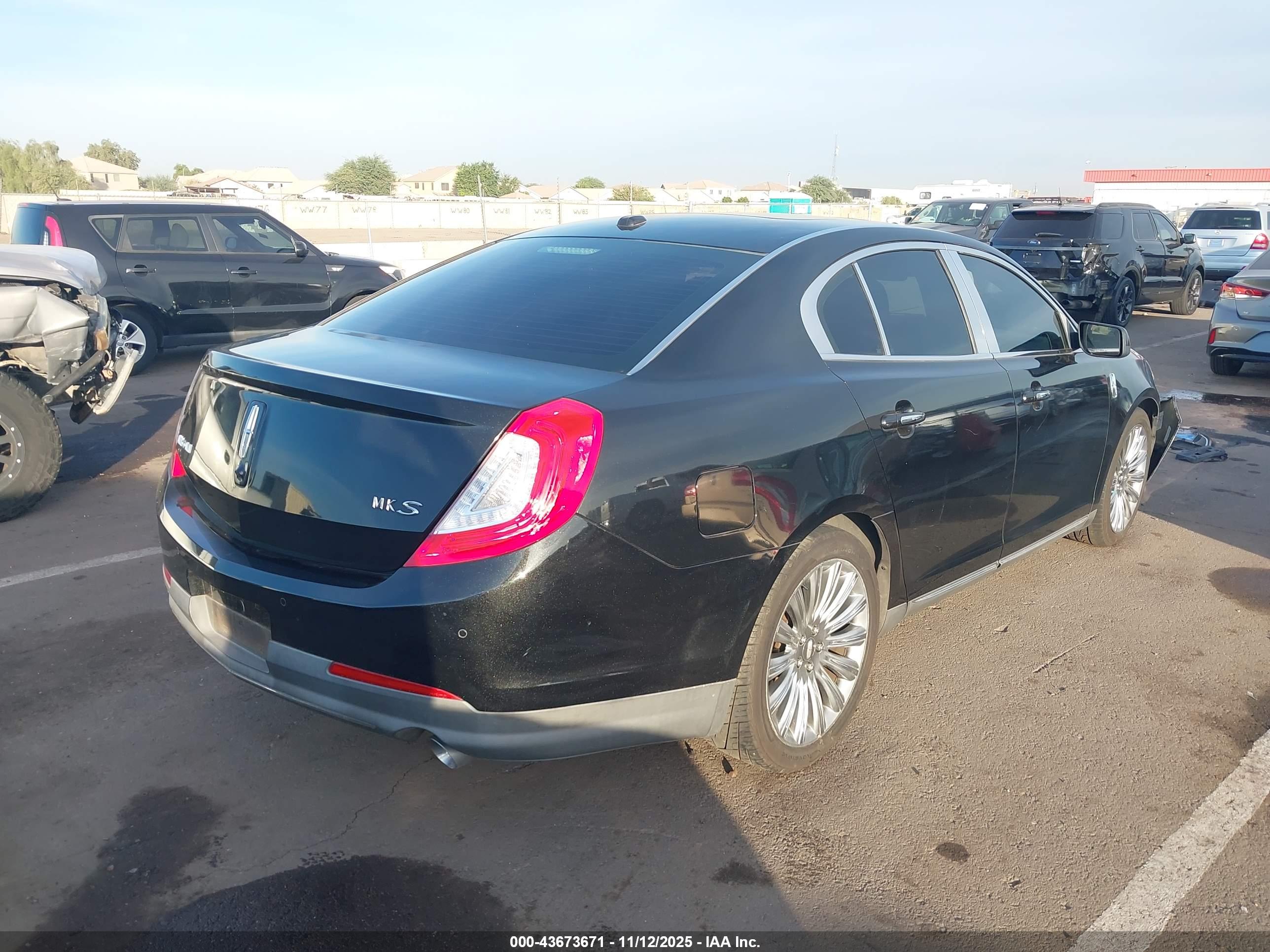 LINCOLN MKS image 4
