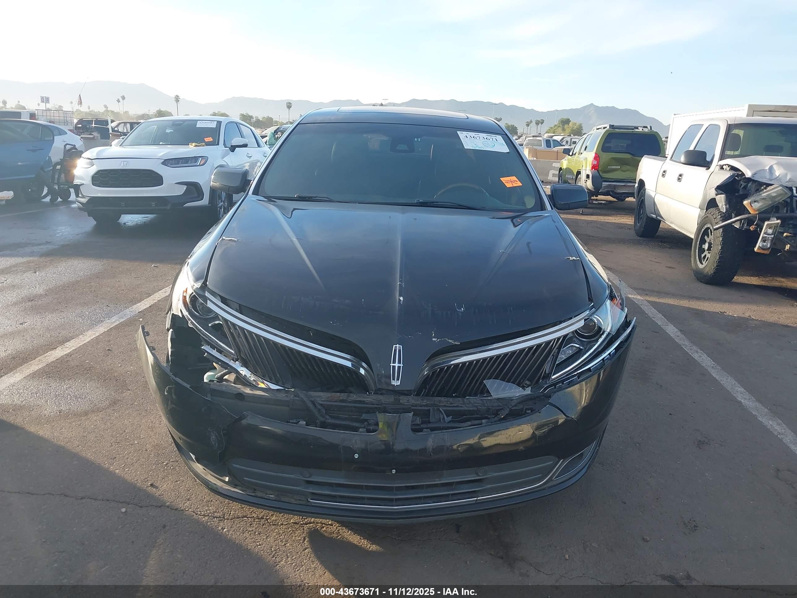LINCOLN MKS image 6