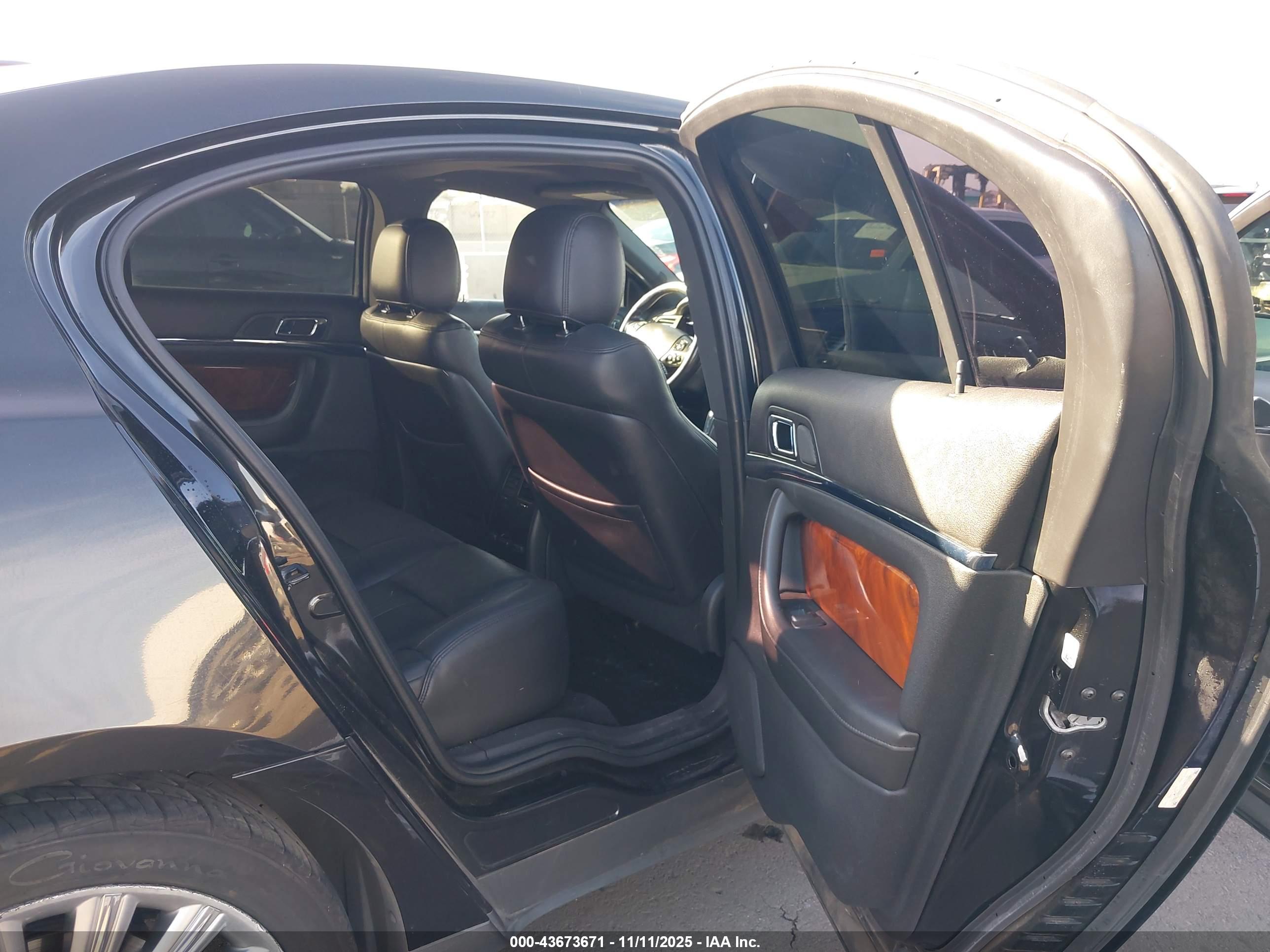 LINCOLN MKS image 8