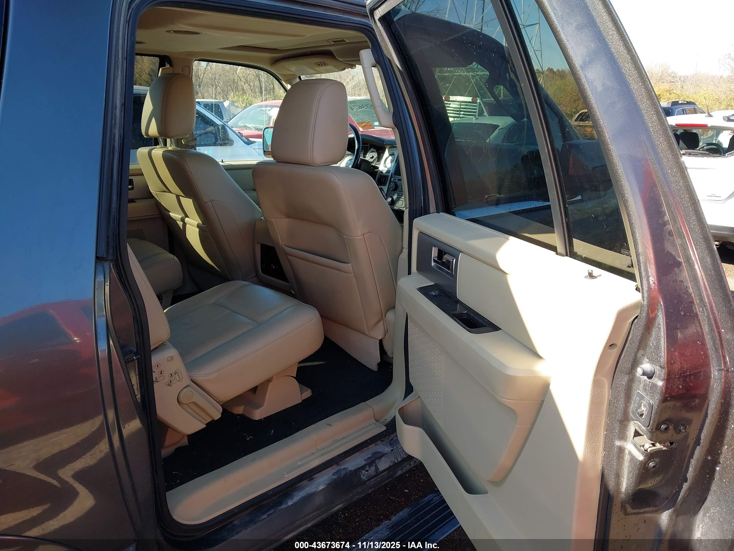 FORD EXPEDITION image 8