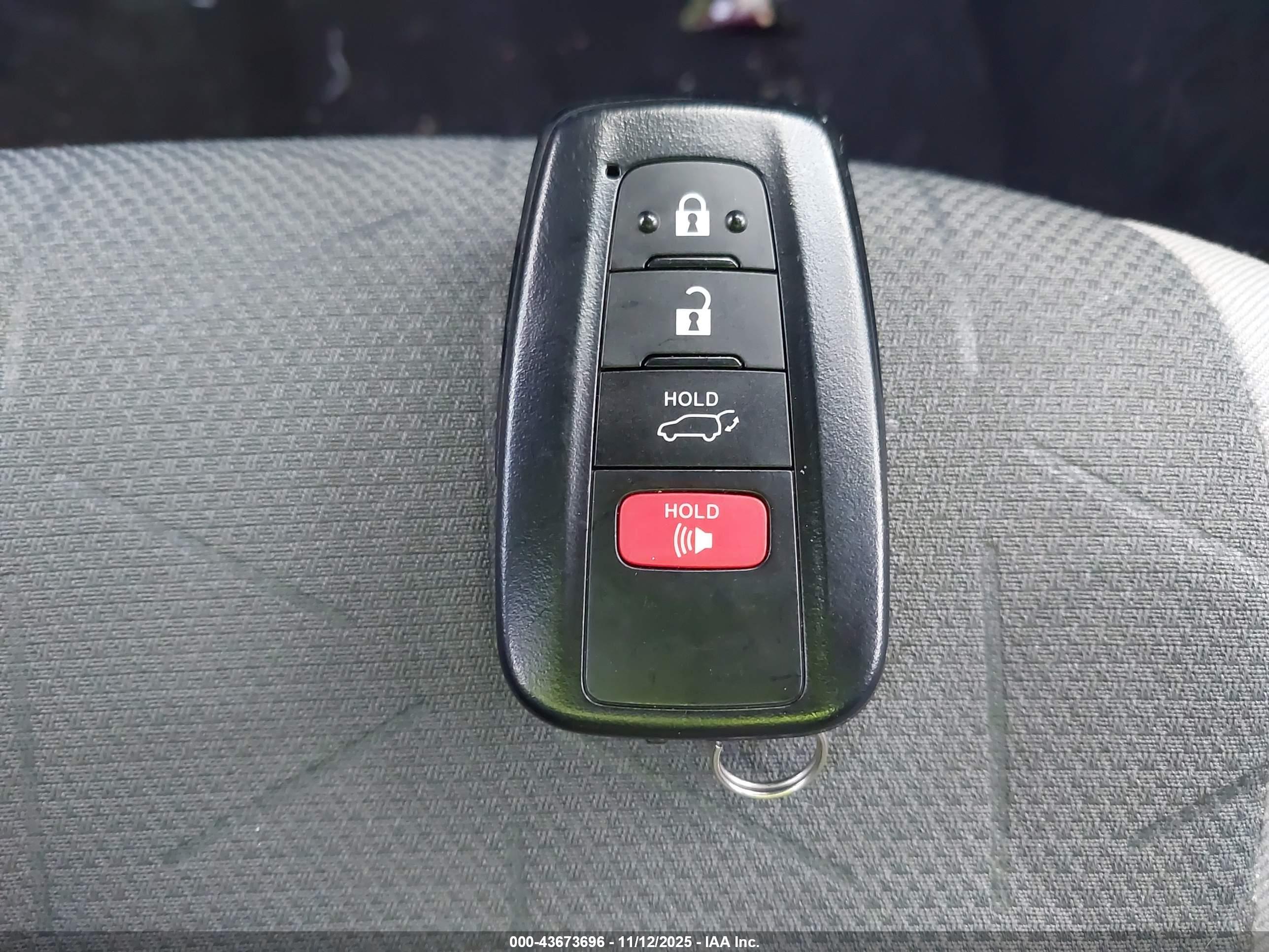 TOYOTA RAV4 image 11
