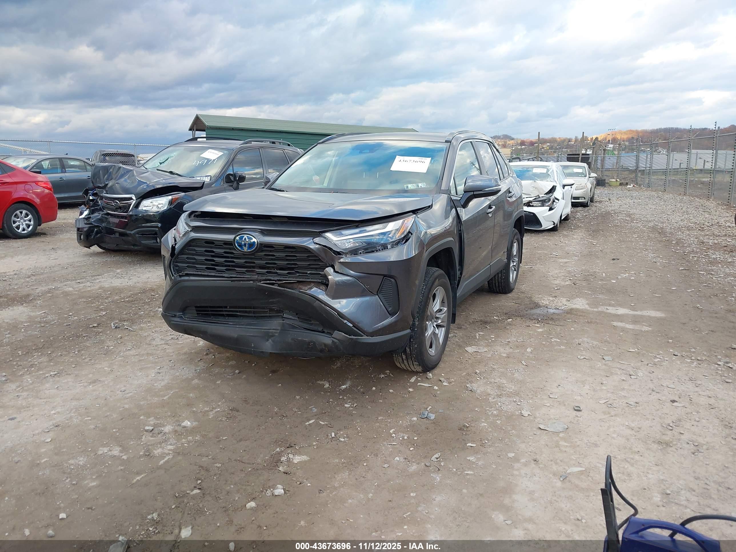 TOYOTA RAV4 image 2