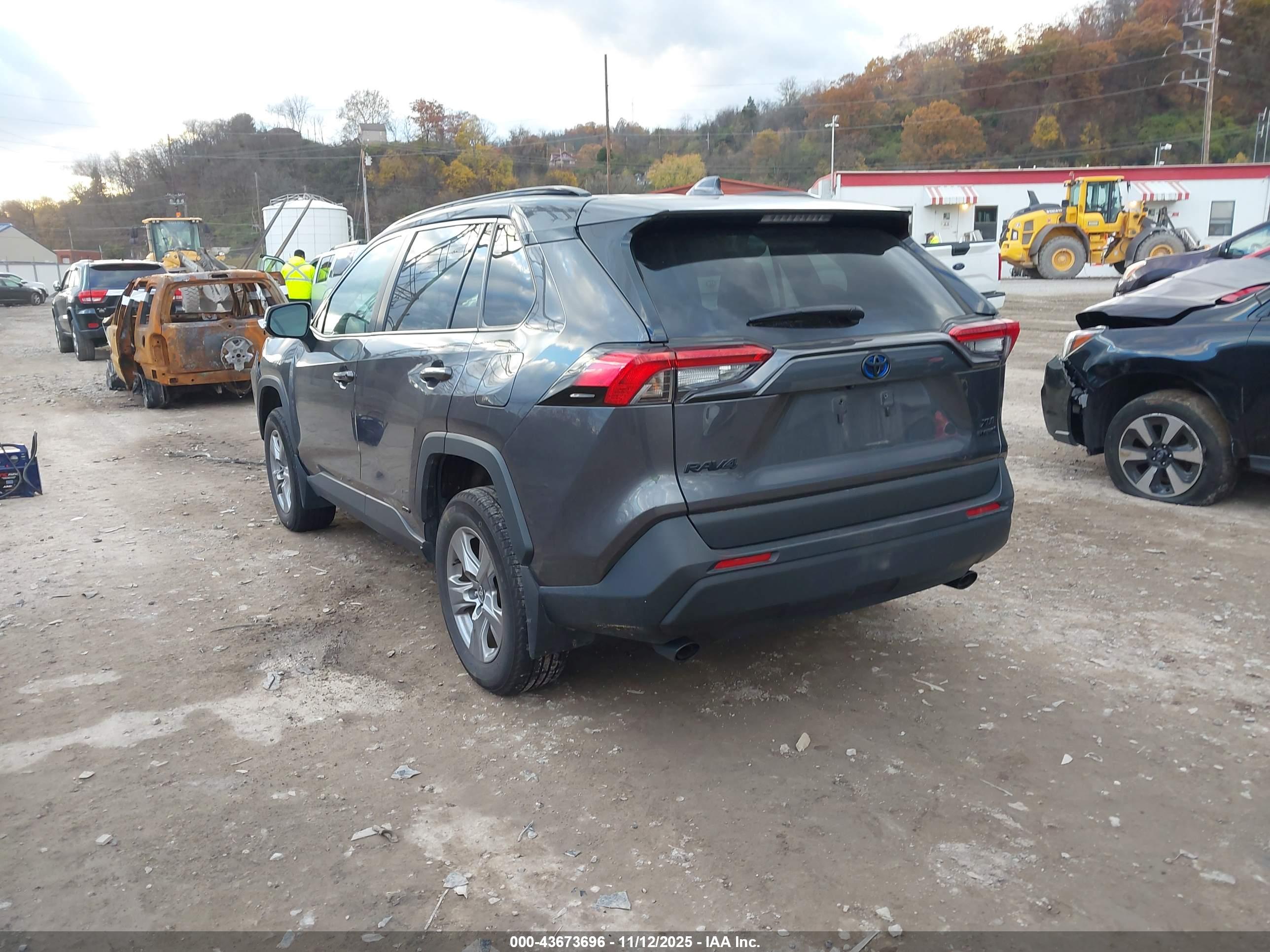 TOYOTA RAV4 image 3