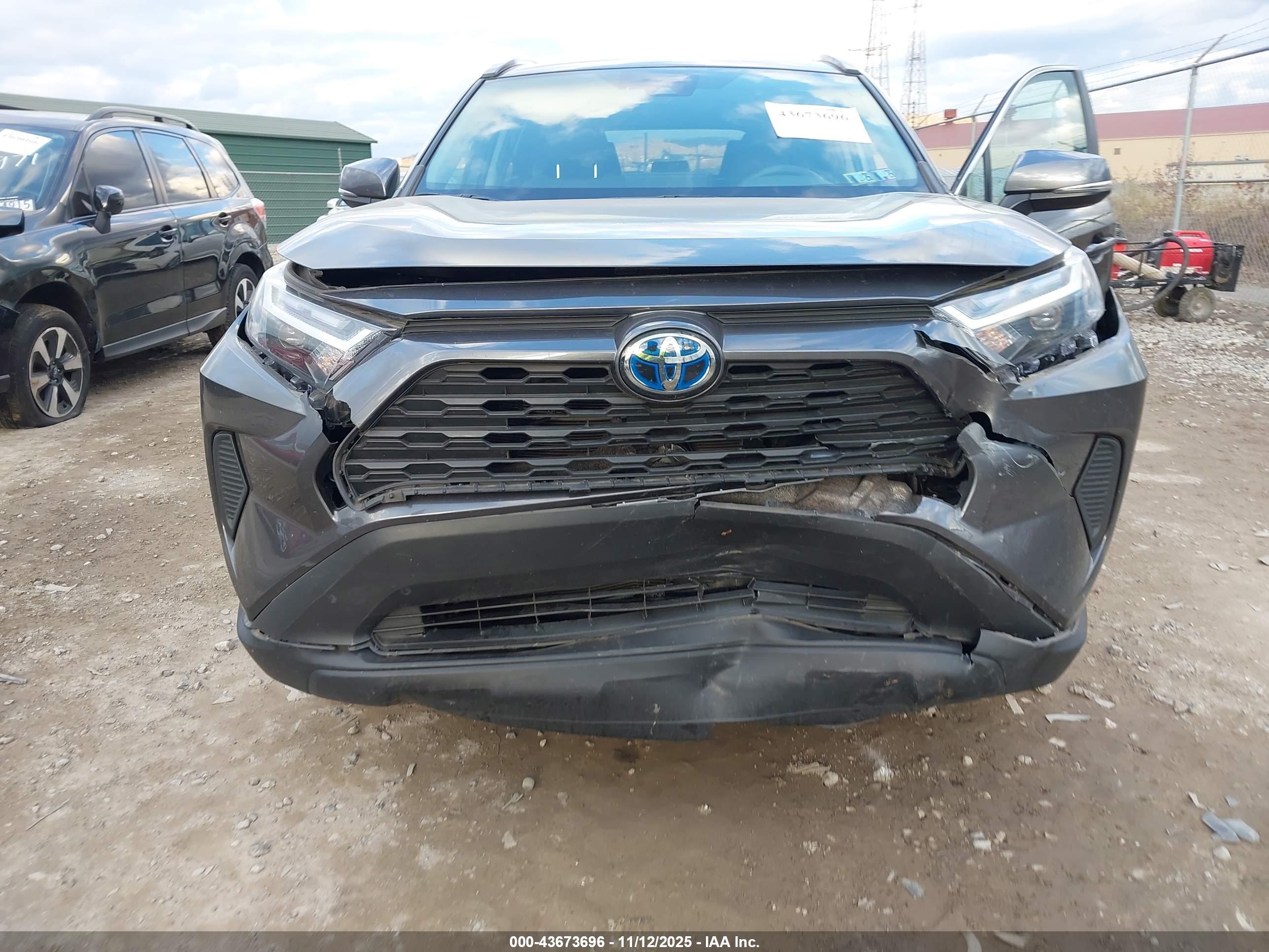 TOYOTA RAV4 image 6