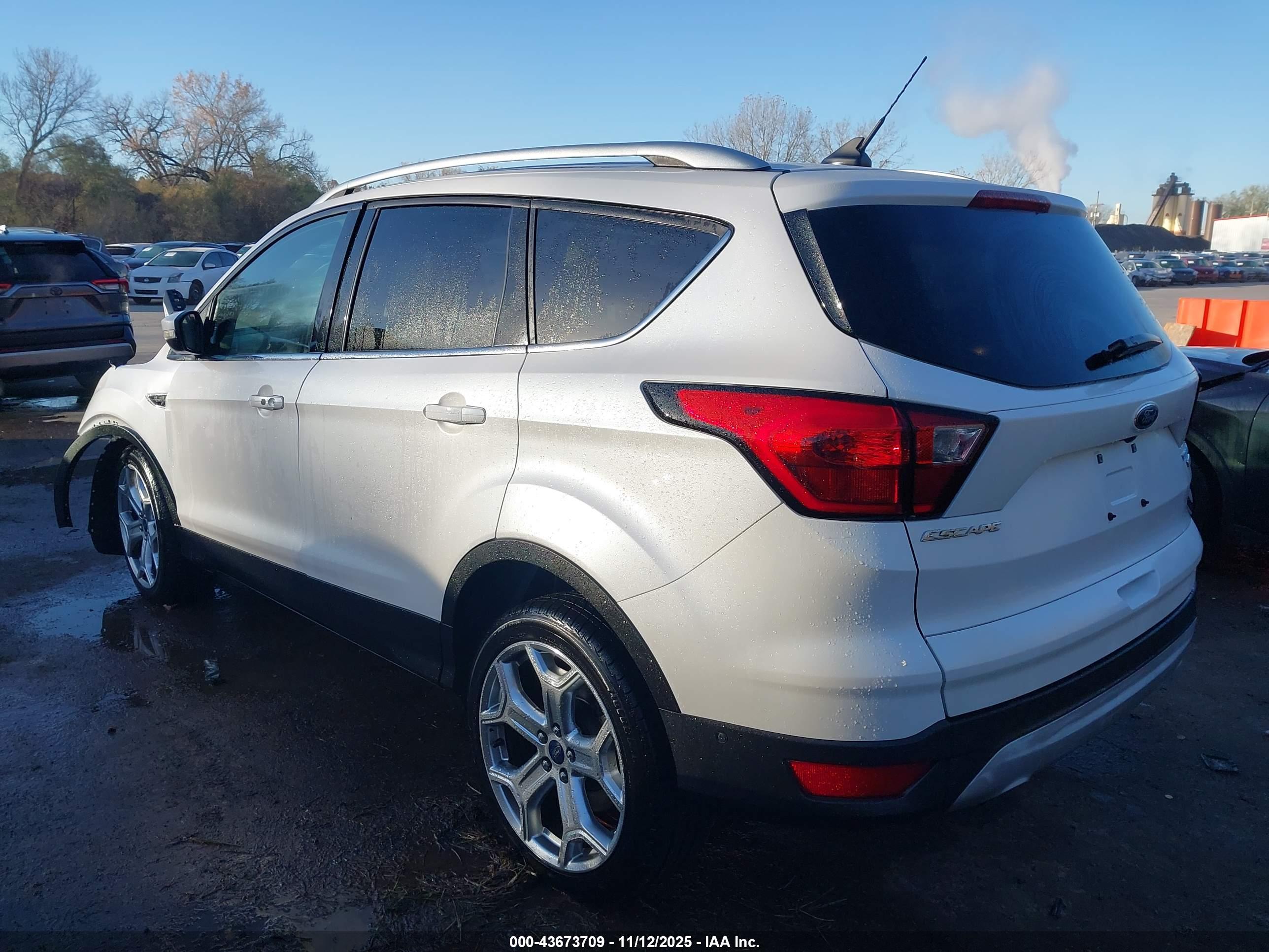 FORD ESCAPE image 3