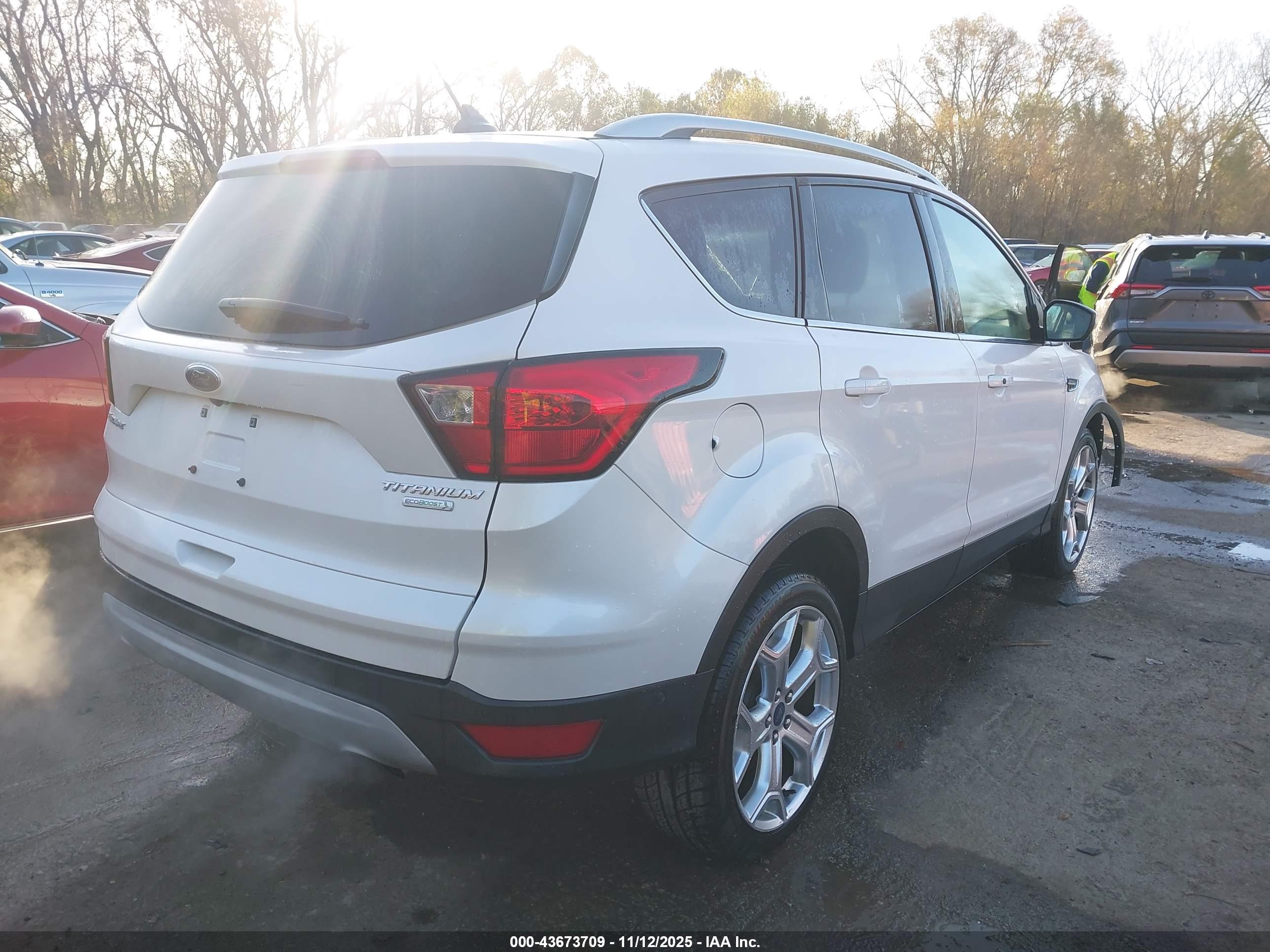 FORD ESCAPE image 4