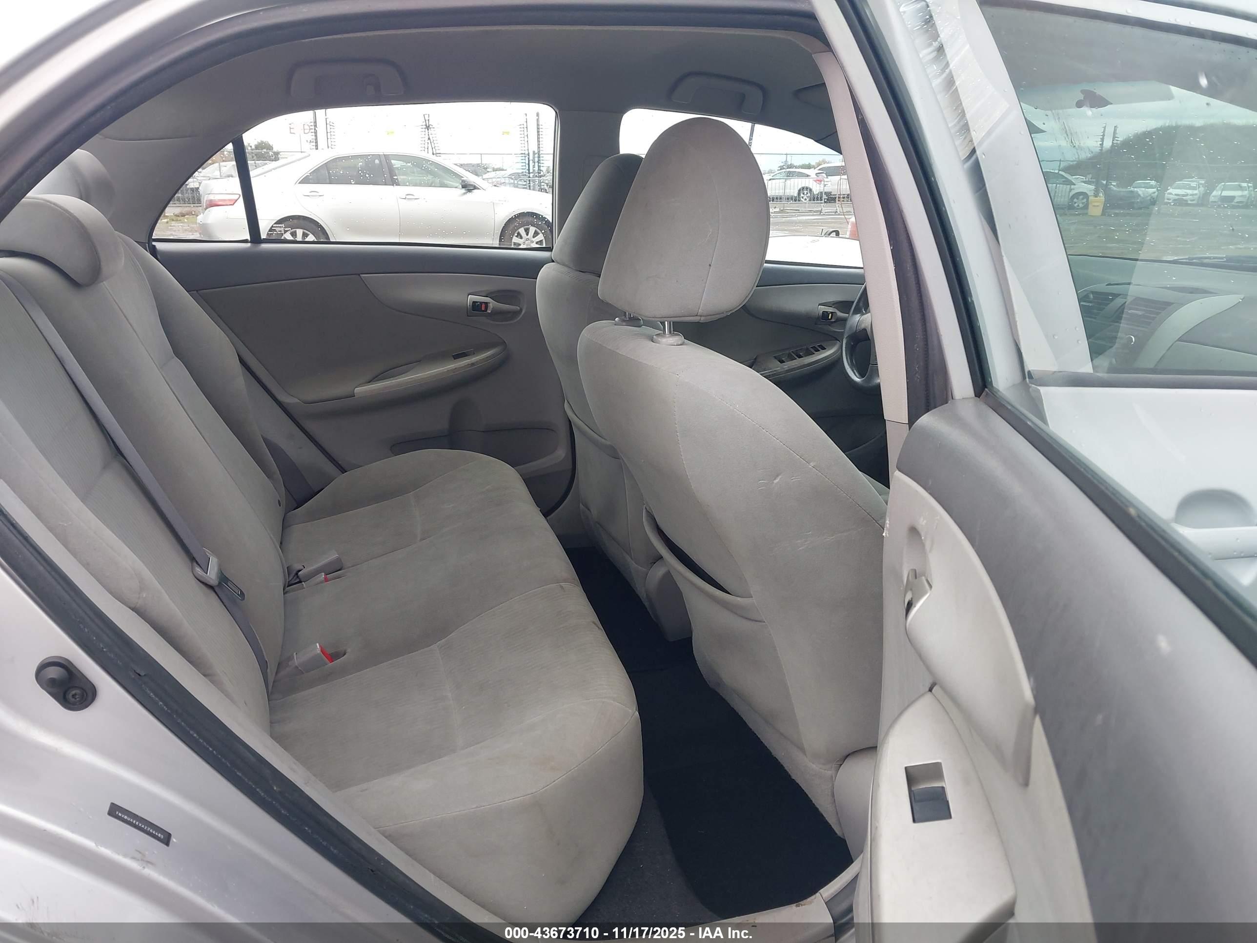 TOYOTA COROLLA image 8