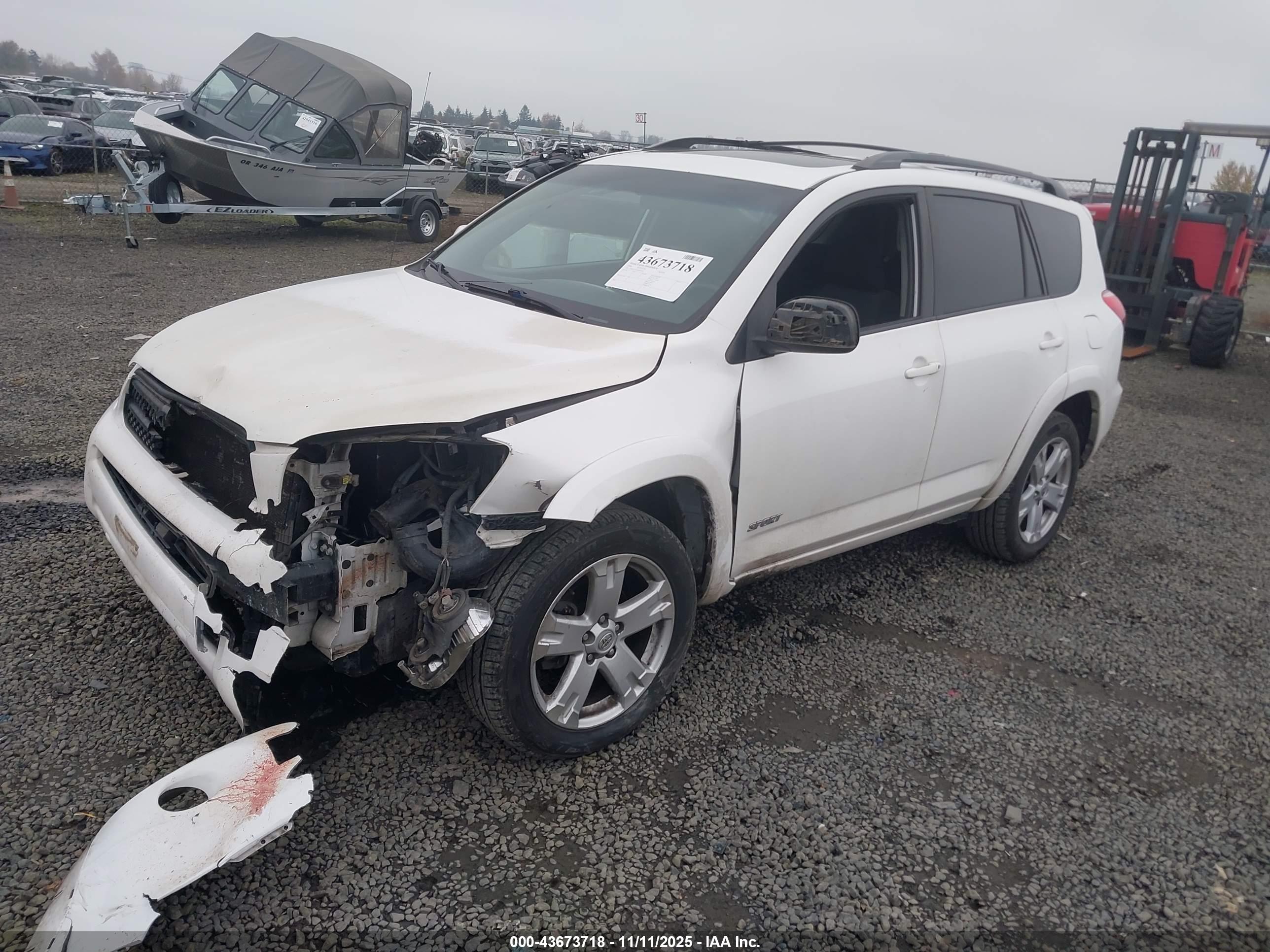 TOYOTA RAV4 image 2