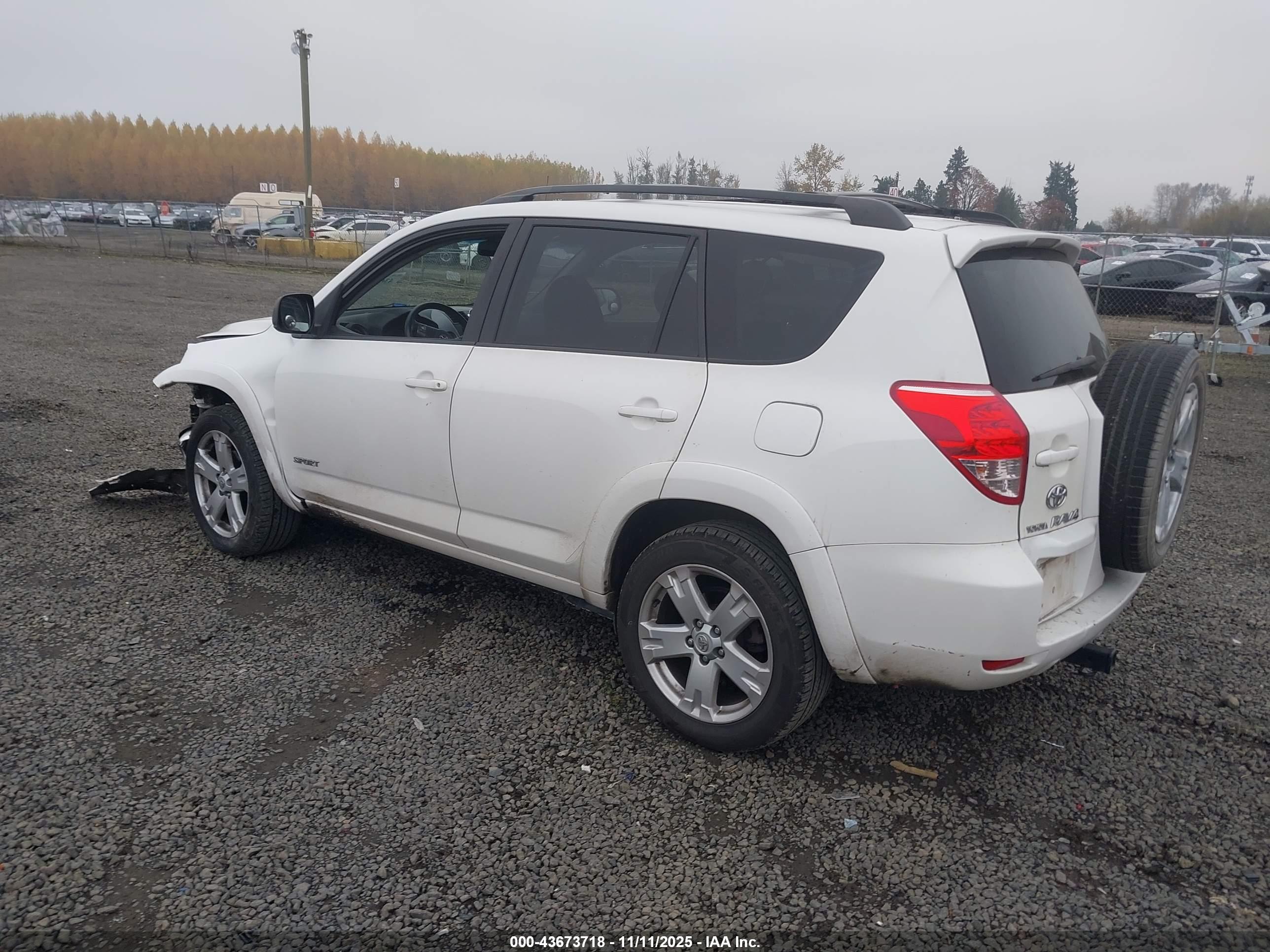 TOYOTA RAV4 image 3