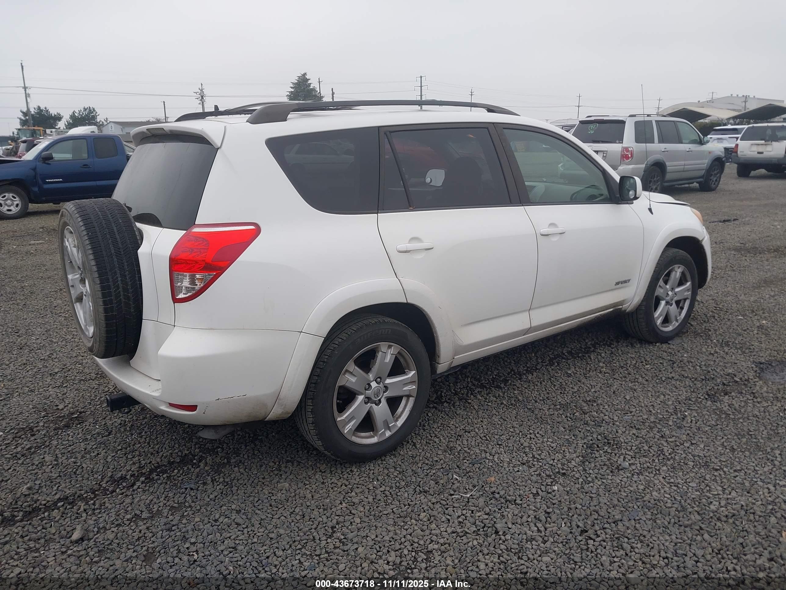 TOYOTA RAV4 image 4