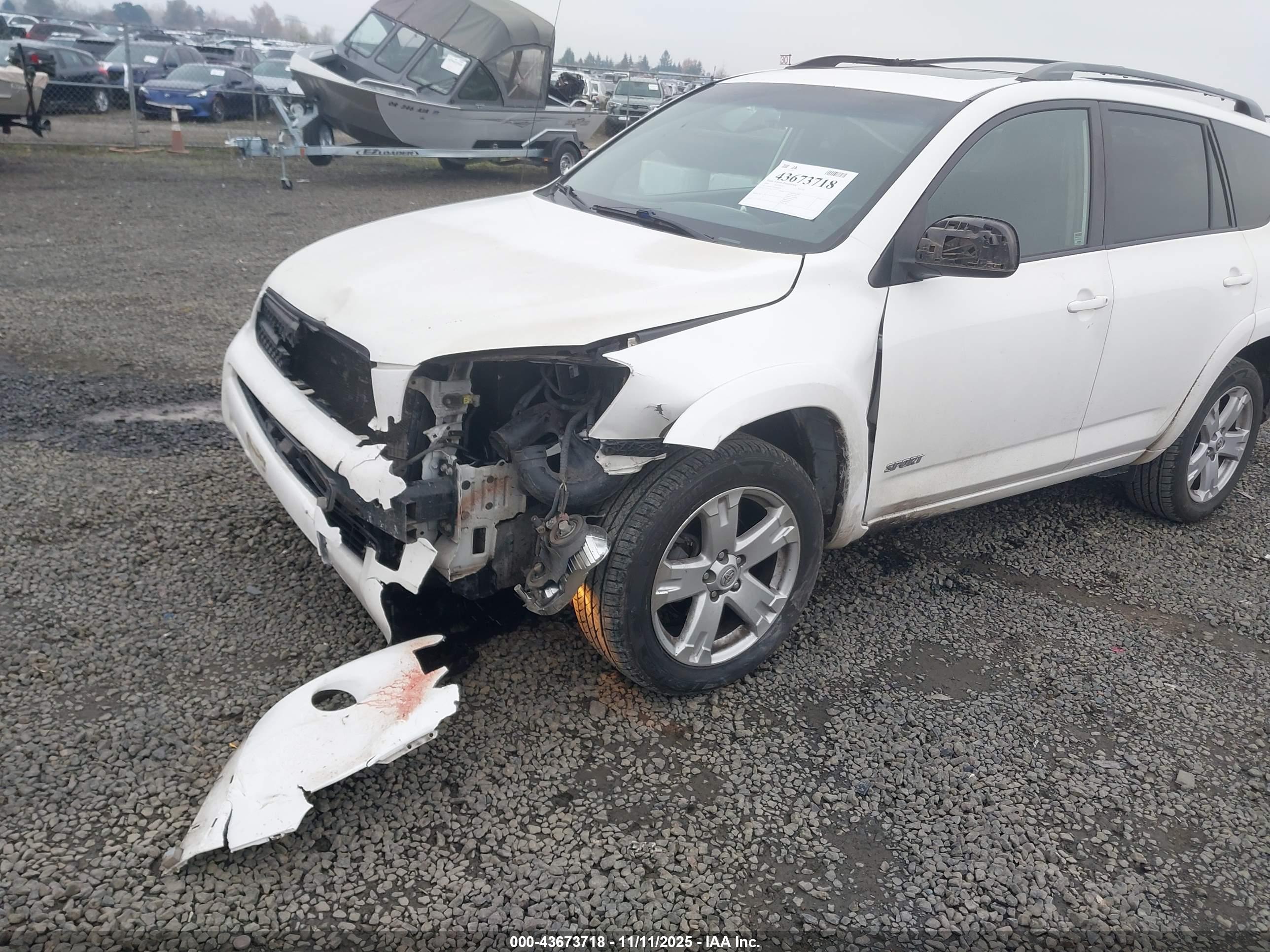TOYOTA RAV4 image 6