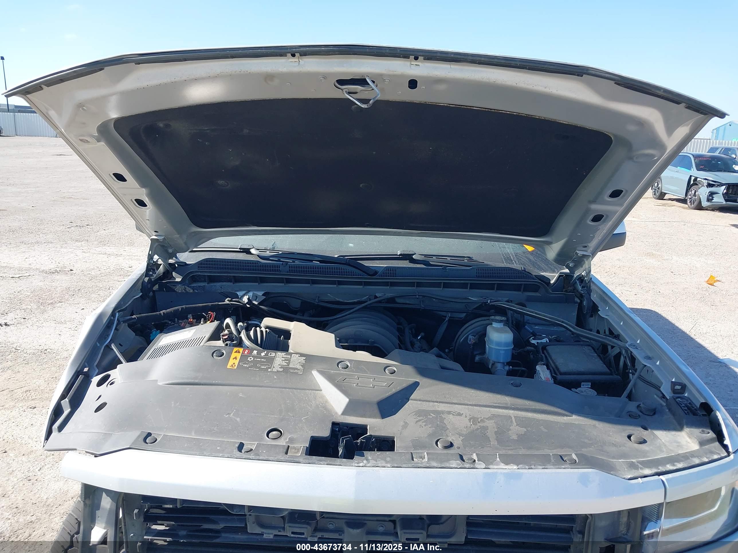 CHEVROLET SILVERADO image 10