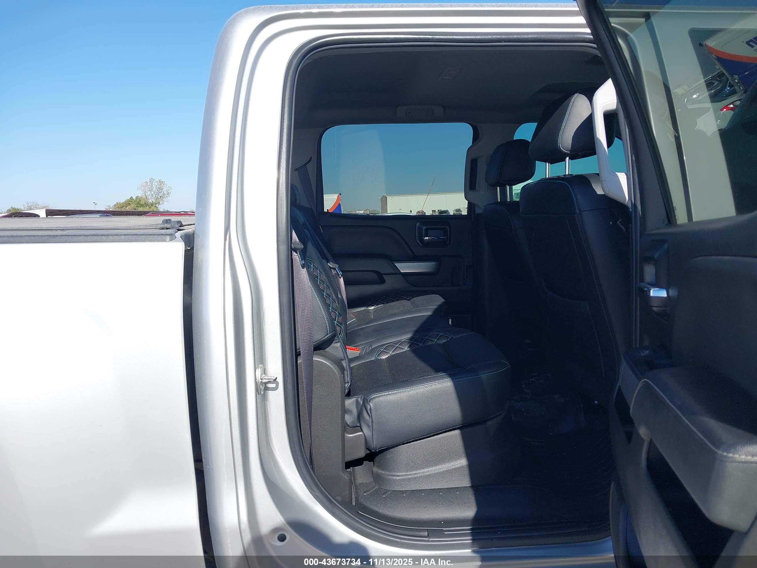 CHEVROLET SILVERADO image 8