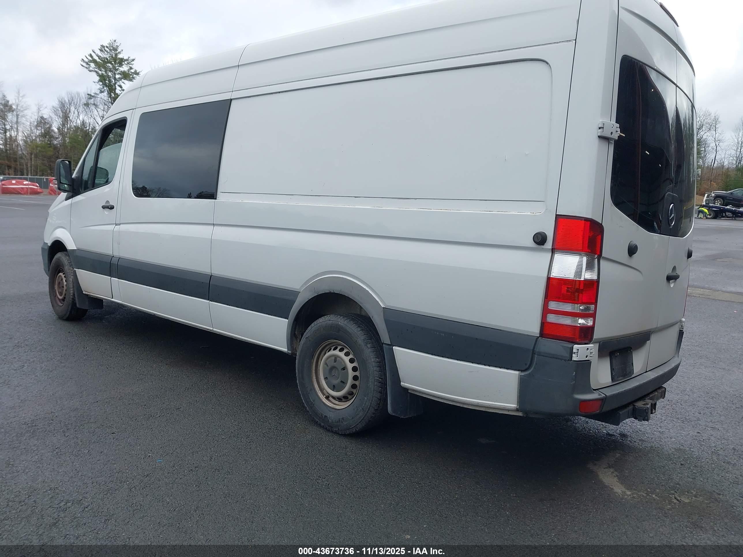 MERCEDES-BENZ SPRINTER image 3