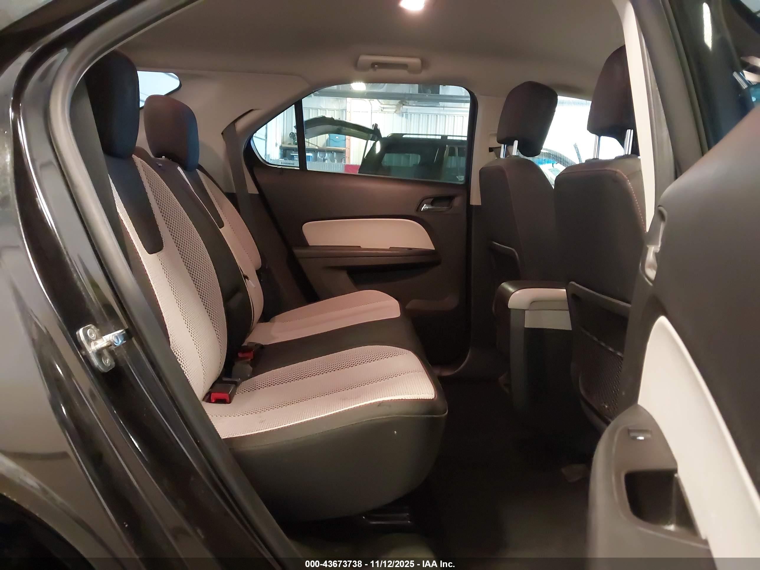 CHEVROLET EQUINOX image 8