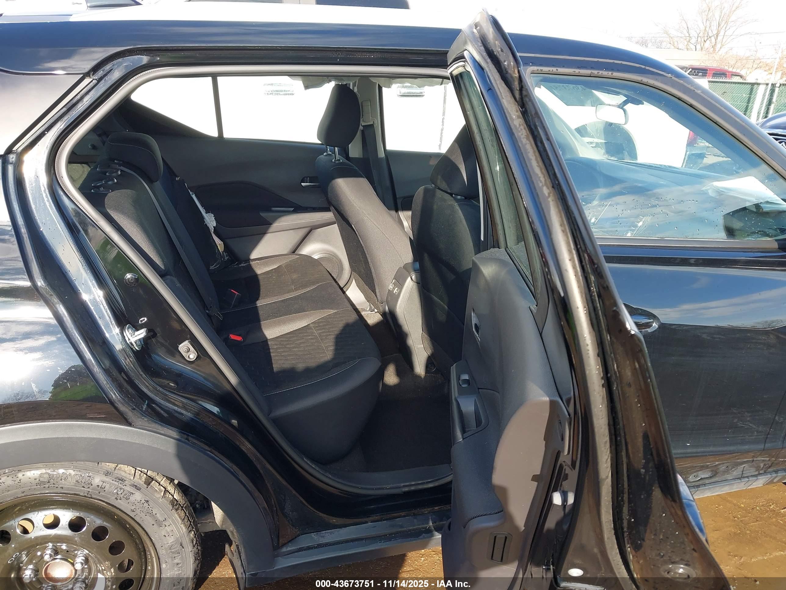 NISSAN KICKS image 8