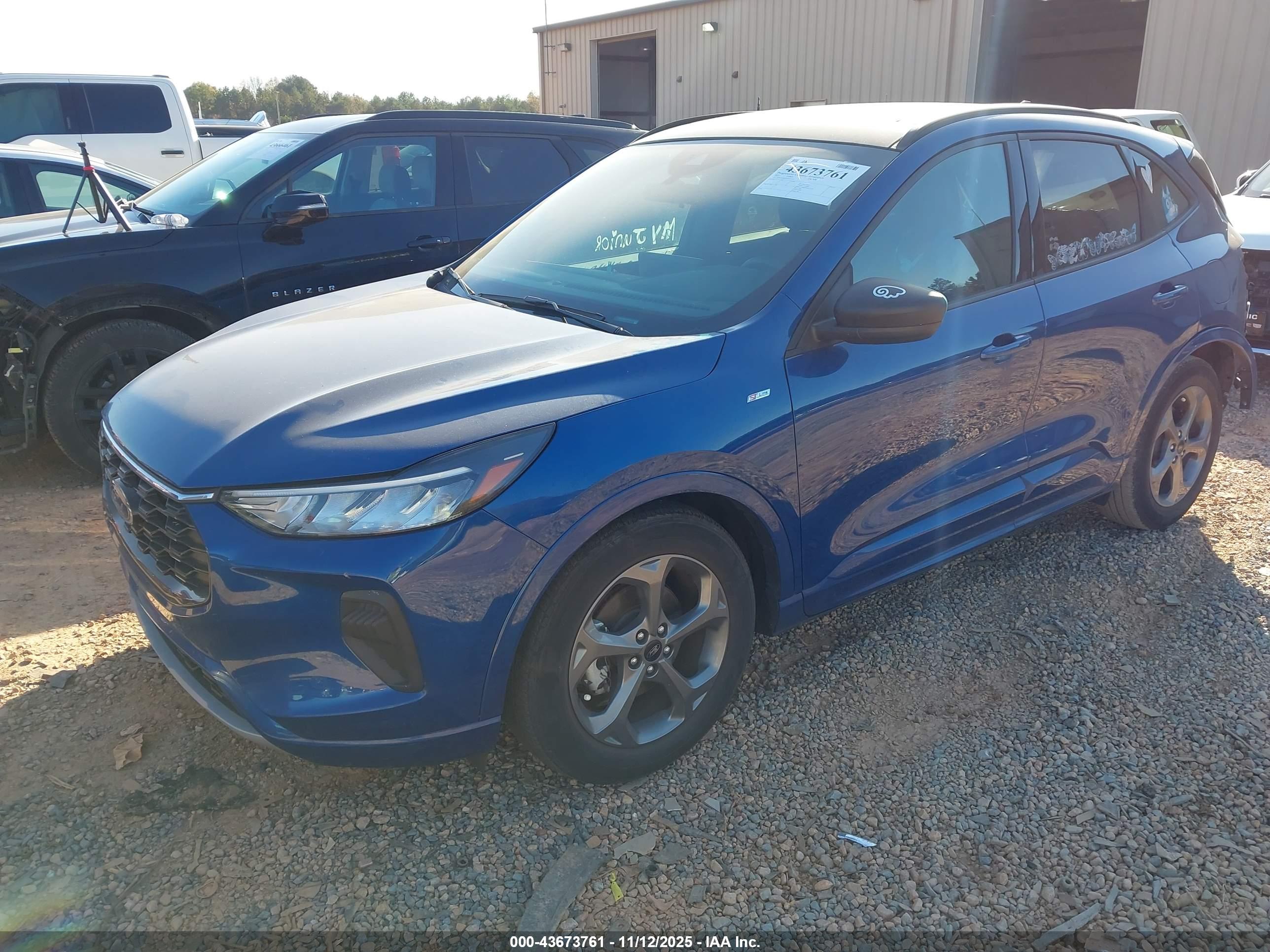FORD ESCAPE image 2