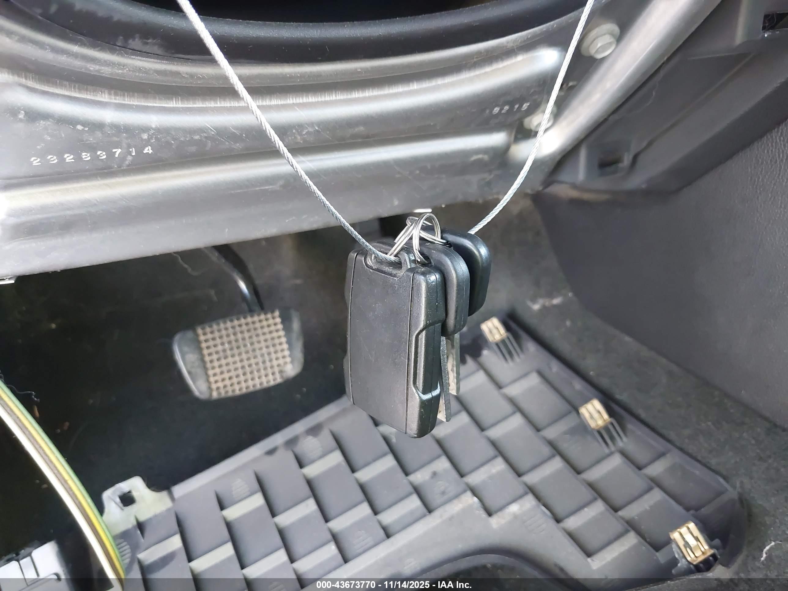 CHEVROLET COLORADO image 11