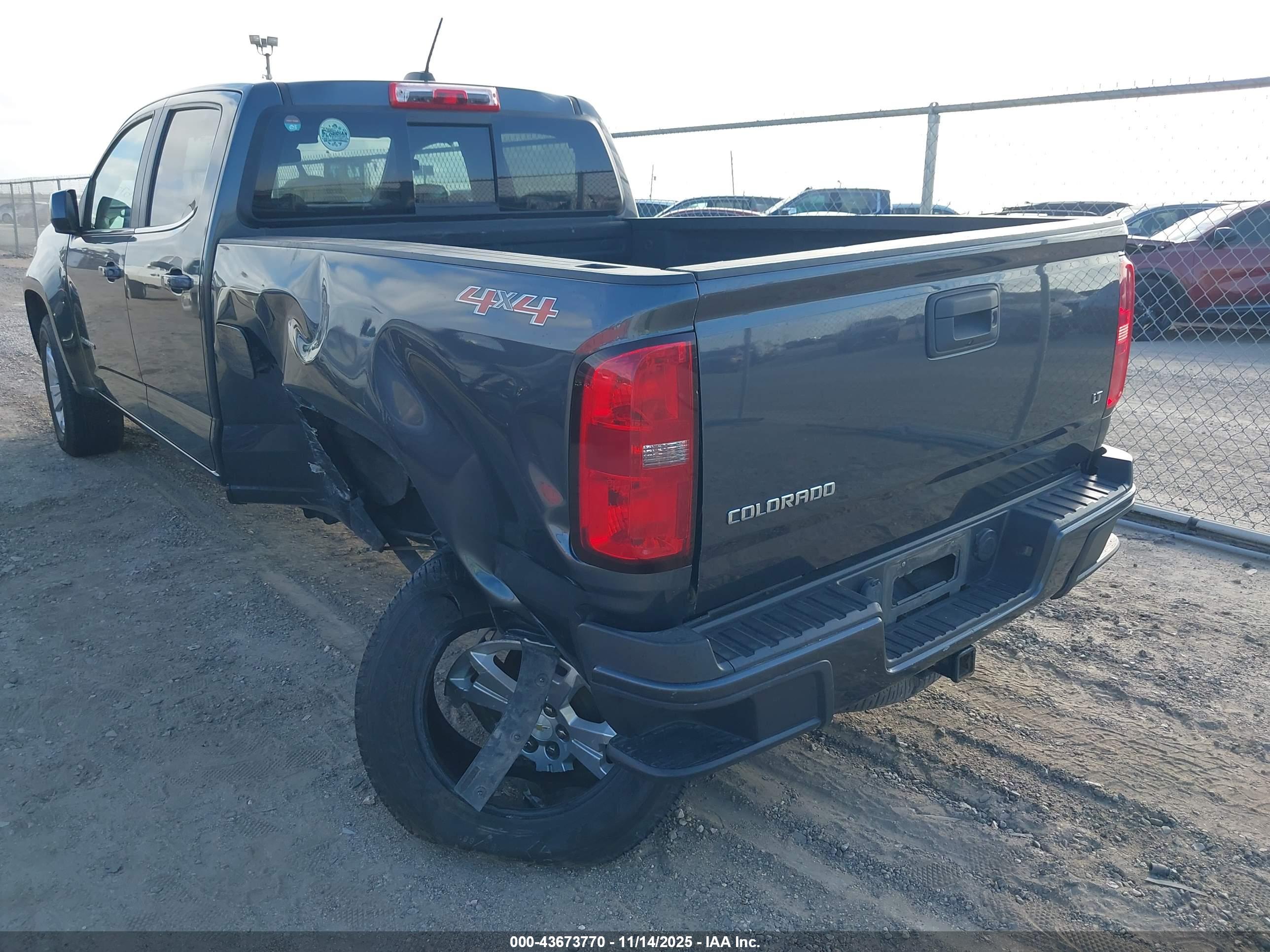 CHEVROLET COLORADO image 3