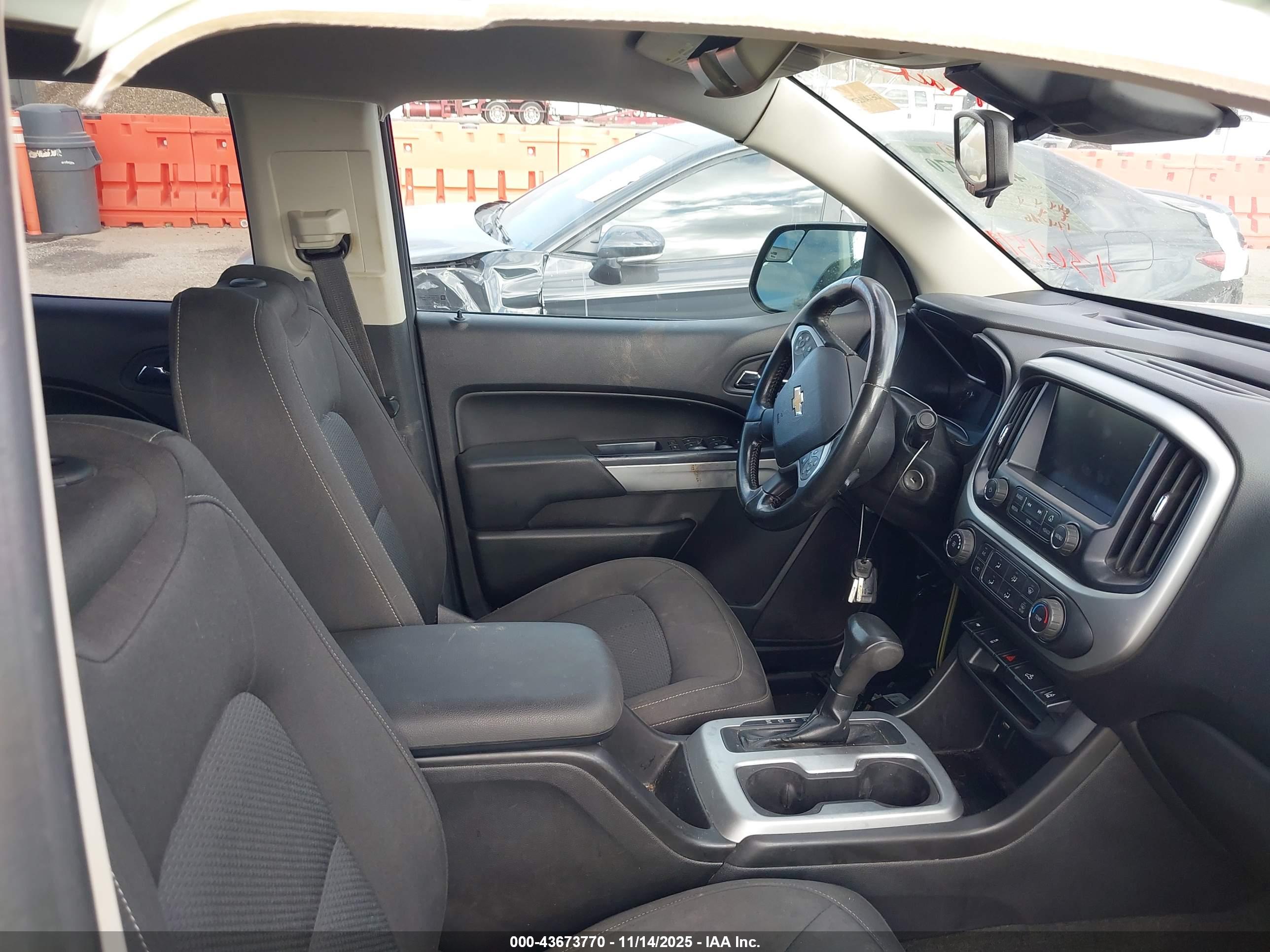 CHEVROLET COLORADO image 5