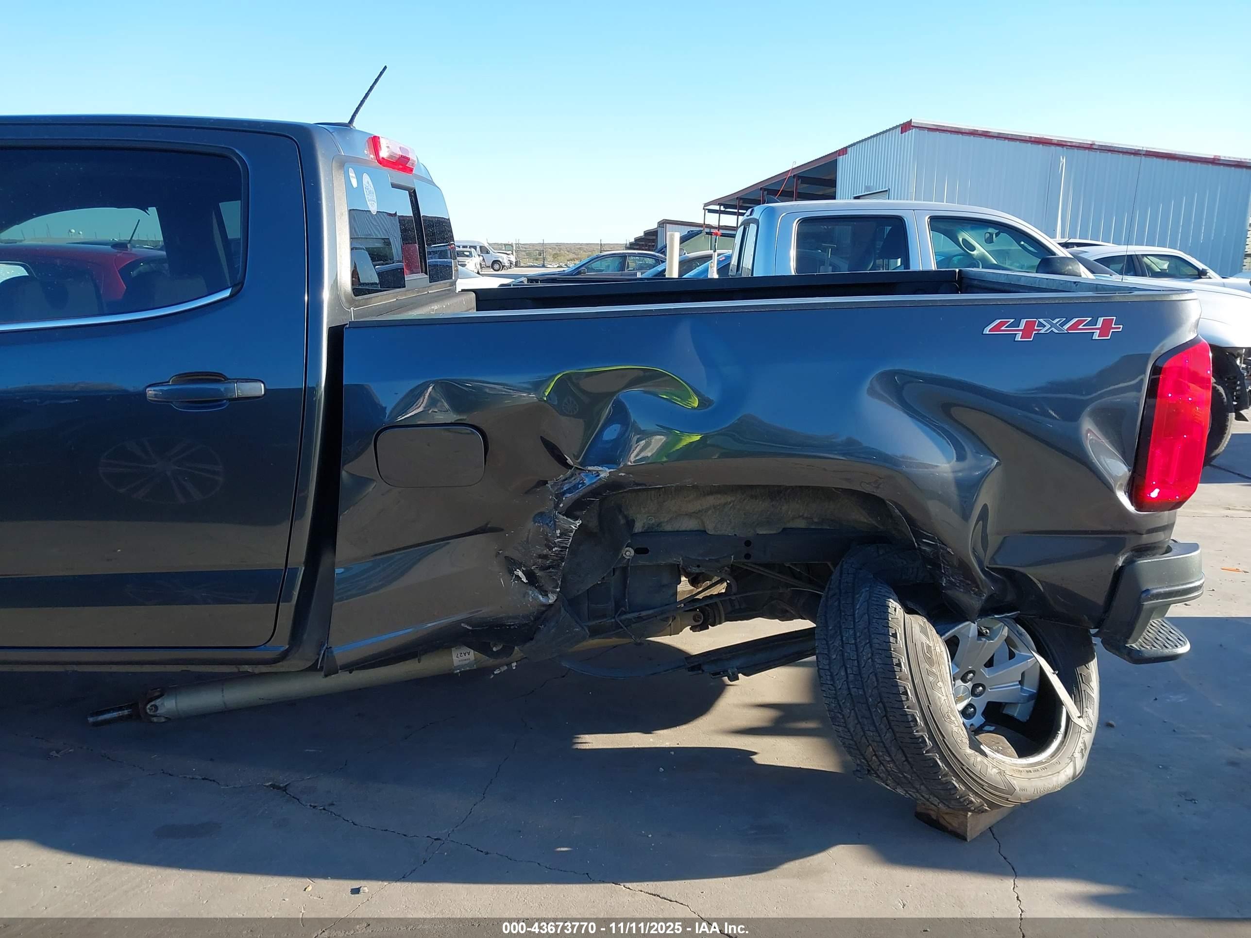 CHEVROLET COLORADO image 6