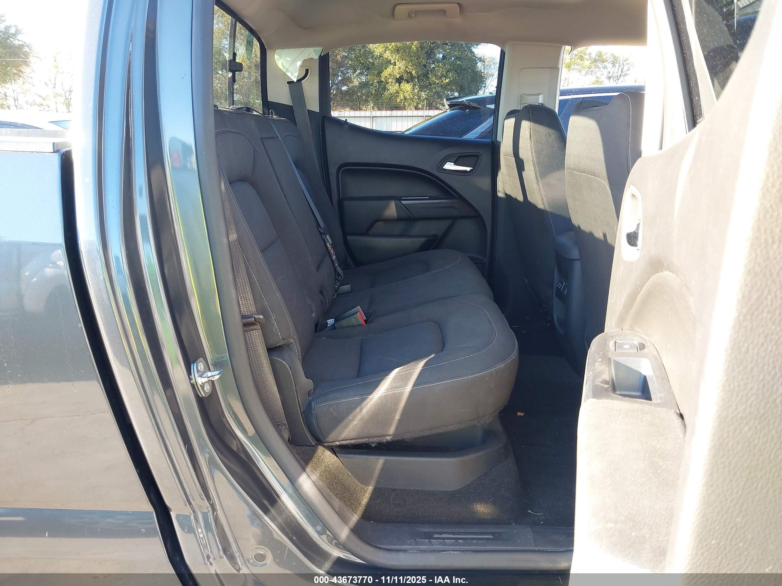 CHEVROLET COLORADO image 8
