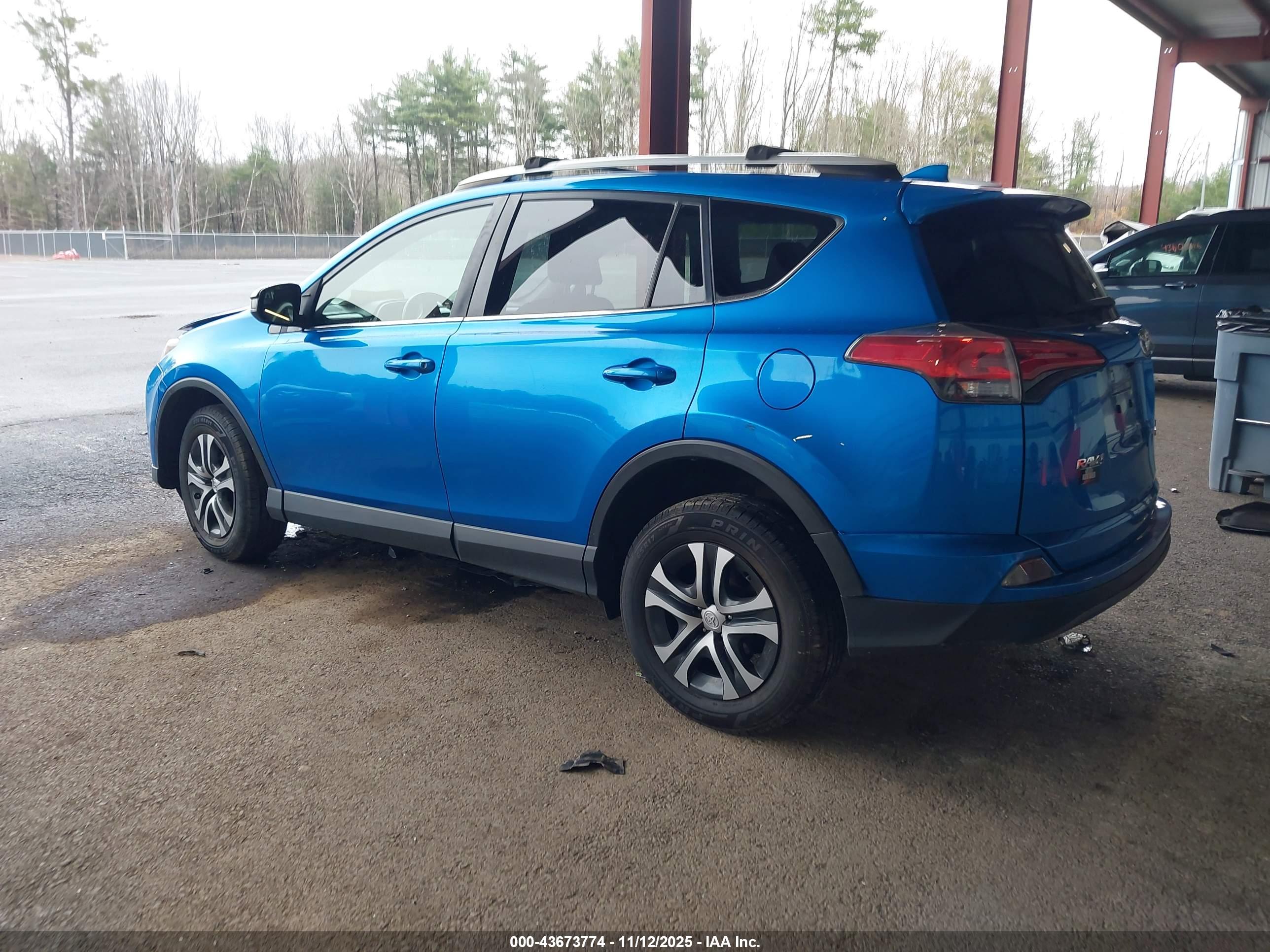 TOYOTA RAV4 image 3