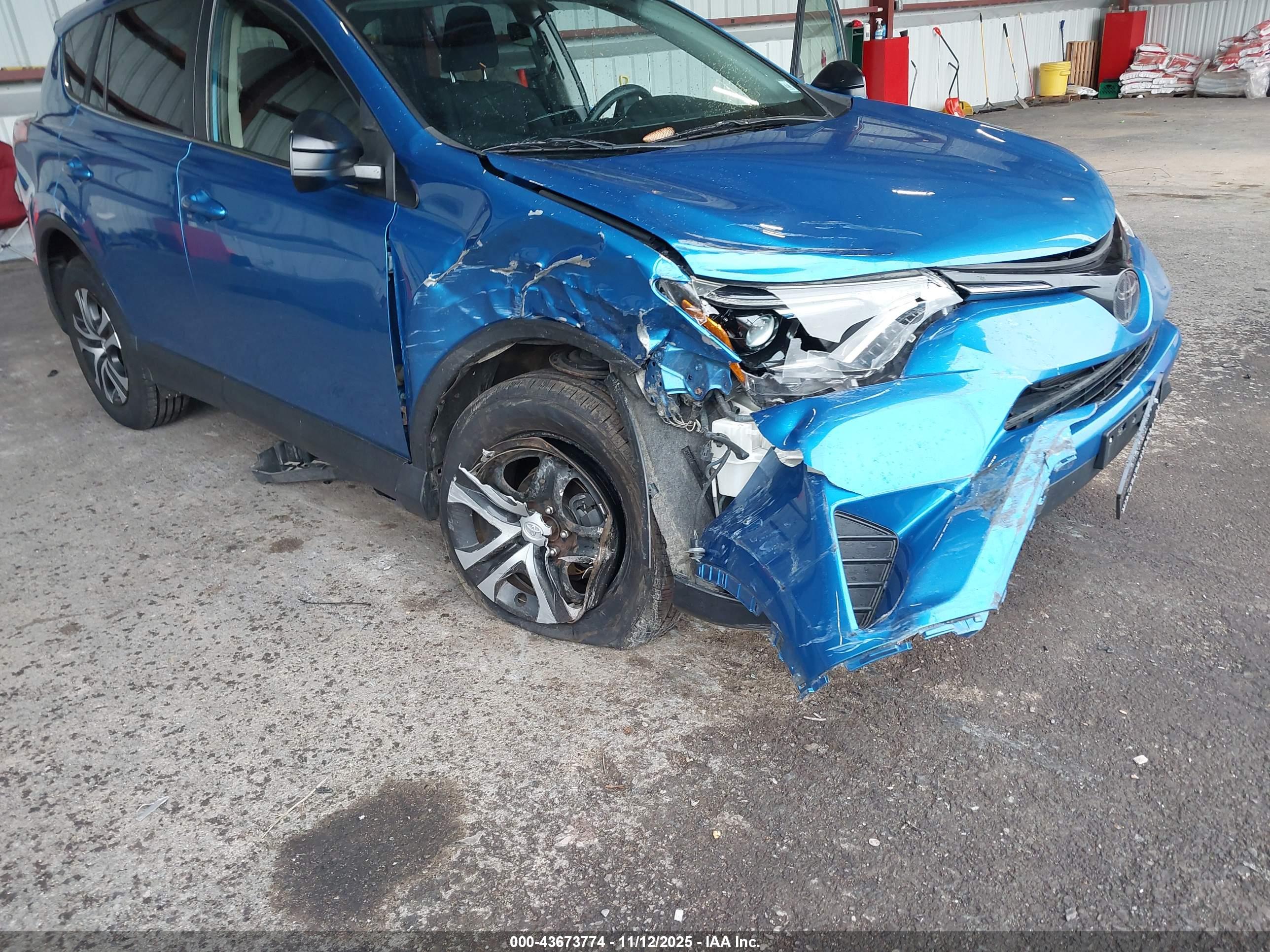 TOYOTA RAV4 image 6