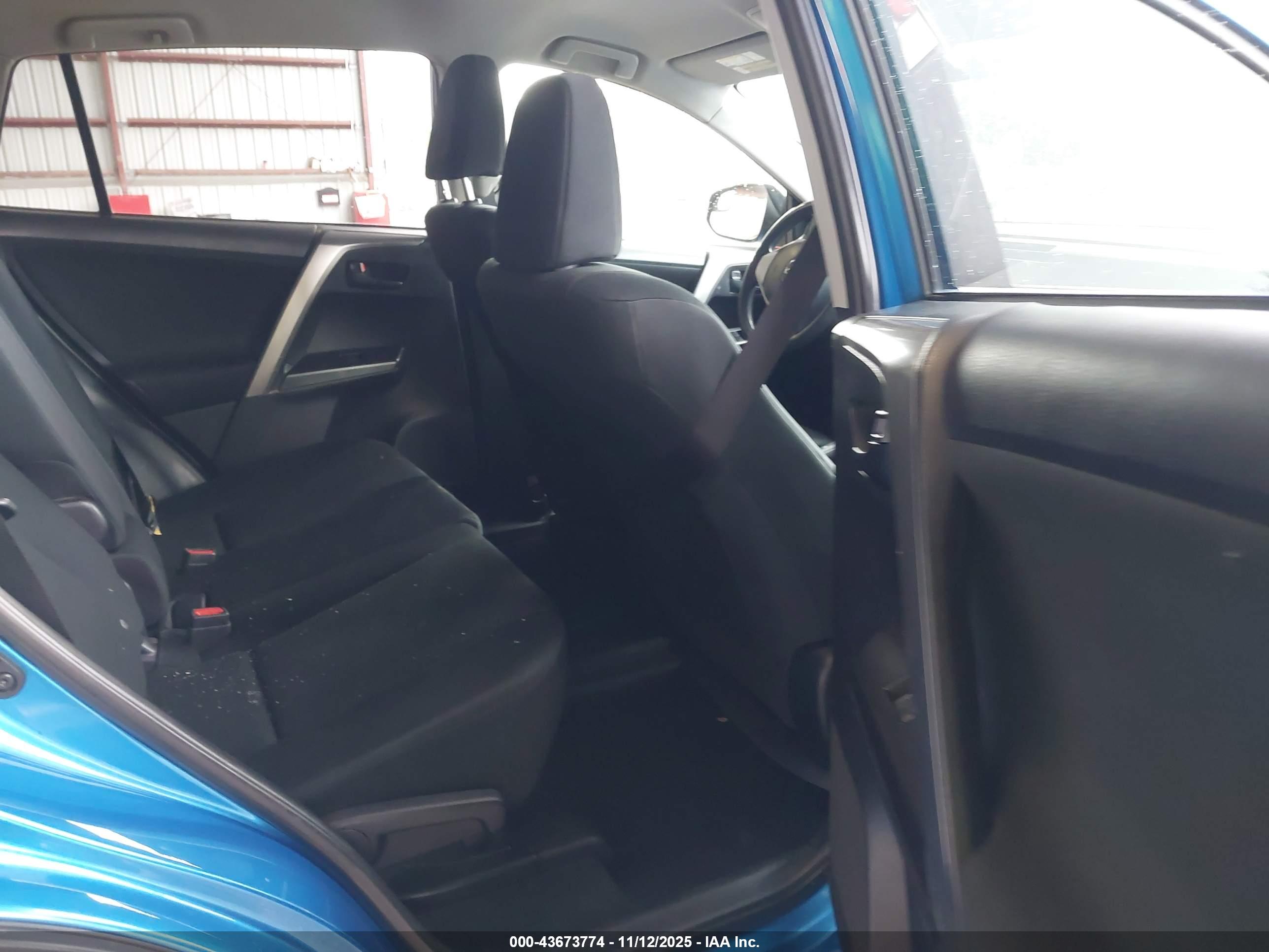TOYOTA RAV4 image 8