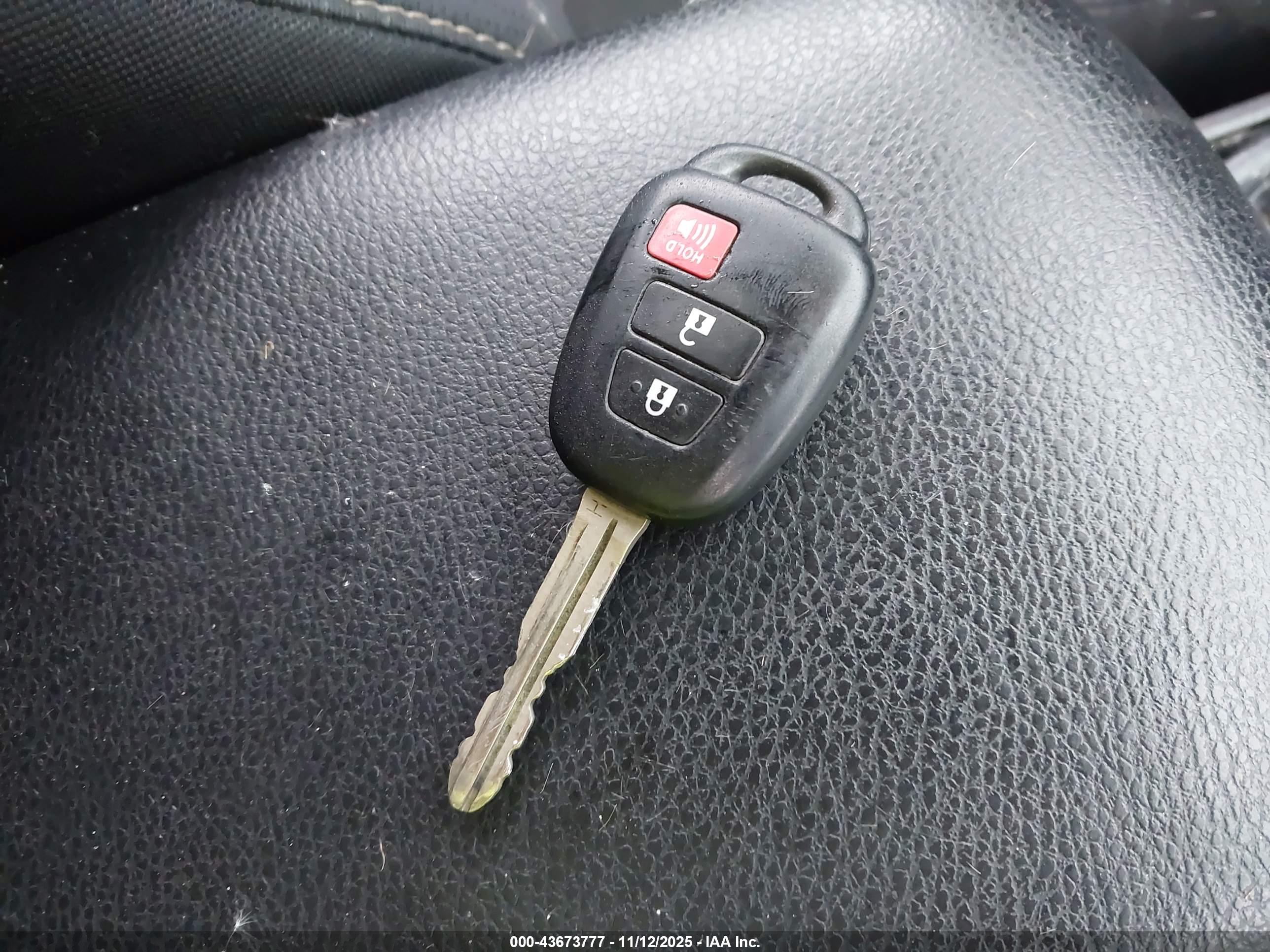 TOYOTA RAV4 image 11