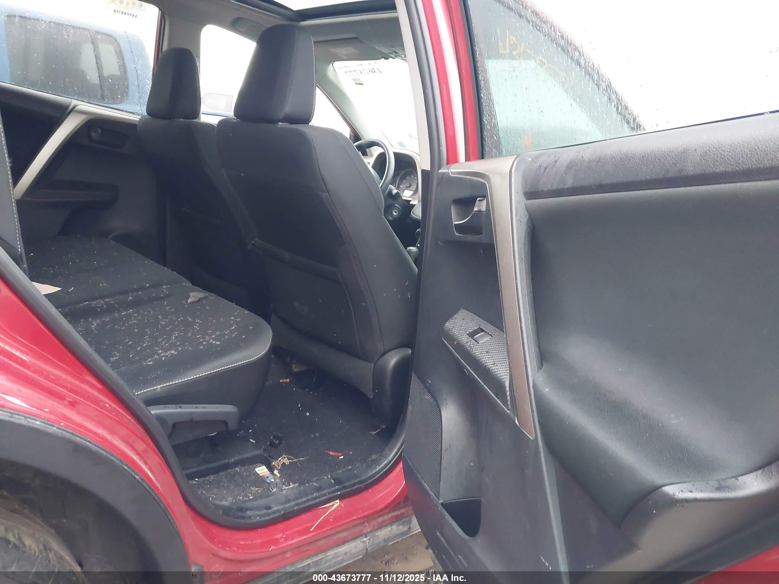 TOYOTA RAV4 image 8
