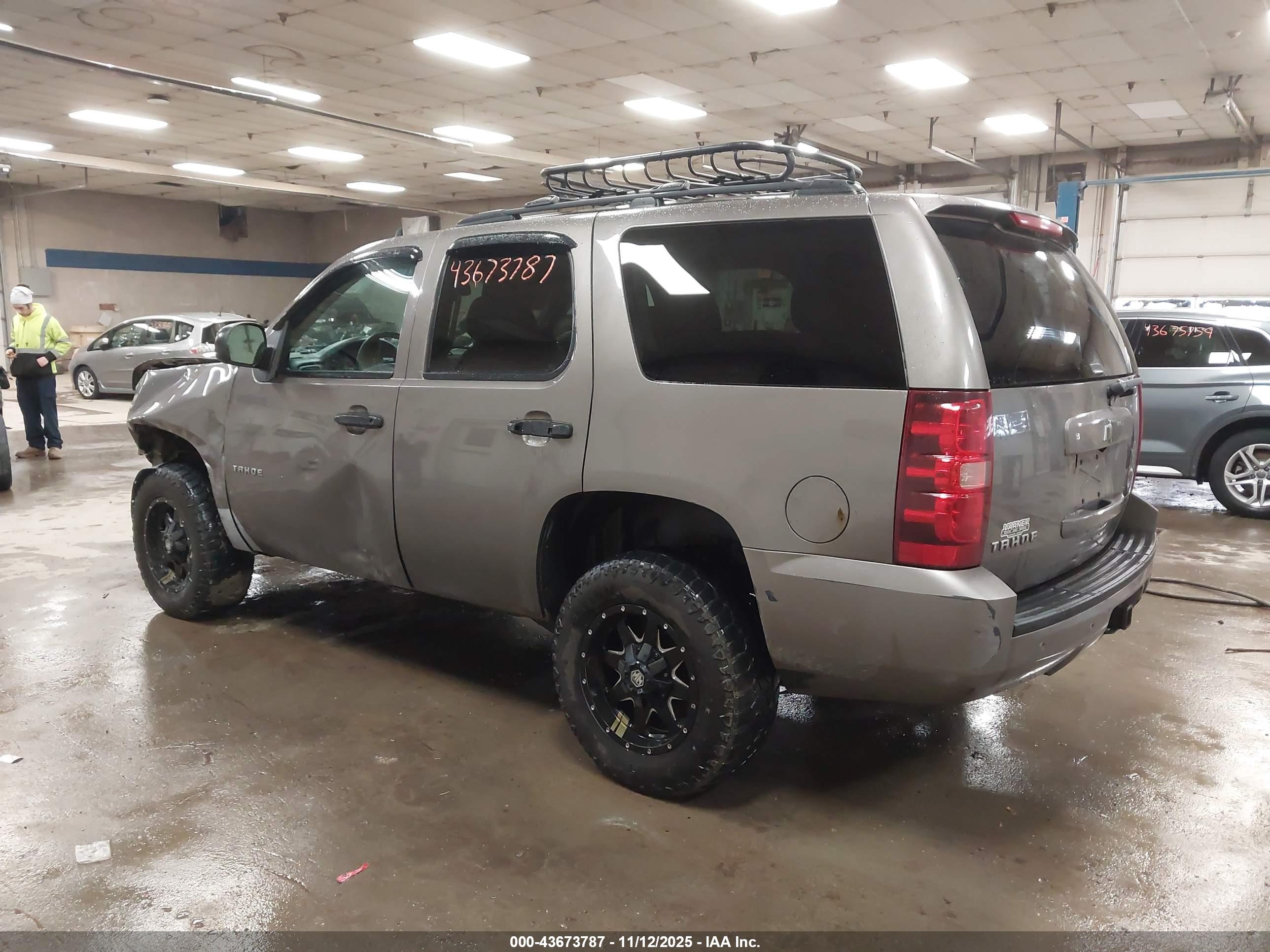 CHEVROLET TAHOE image 3
