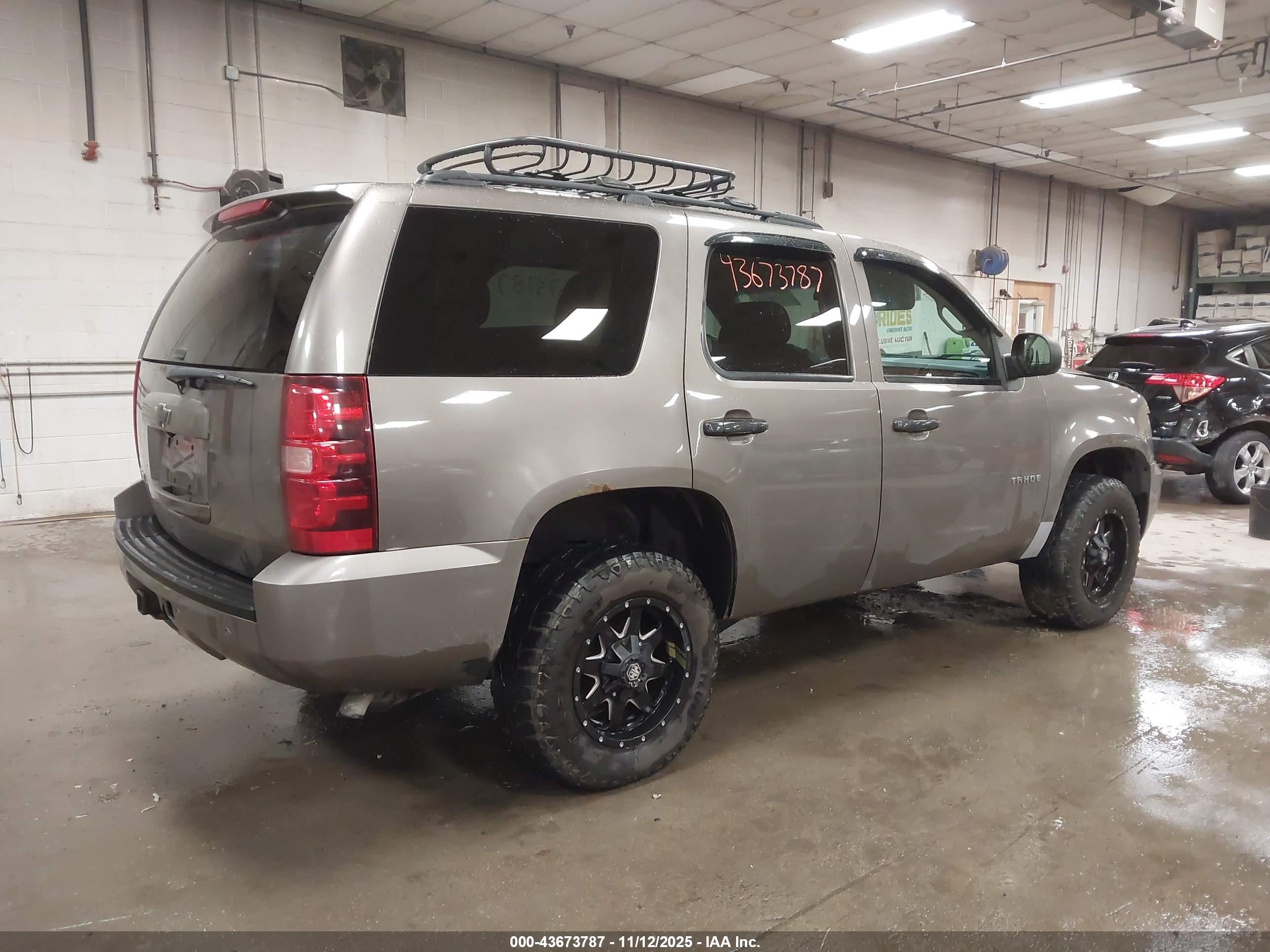 CHEVROLET TAHOE image 4