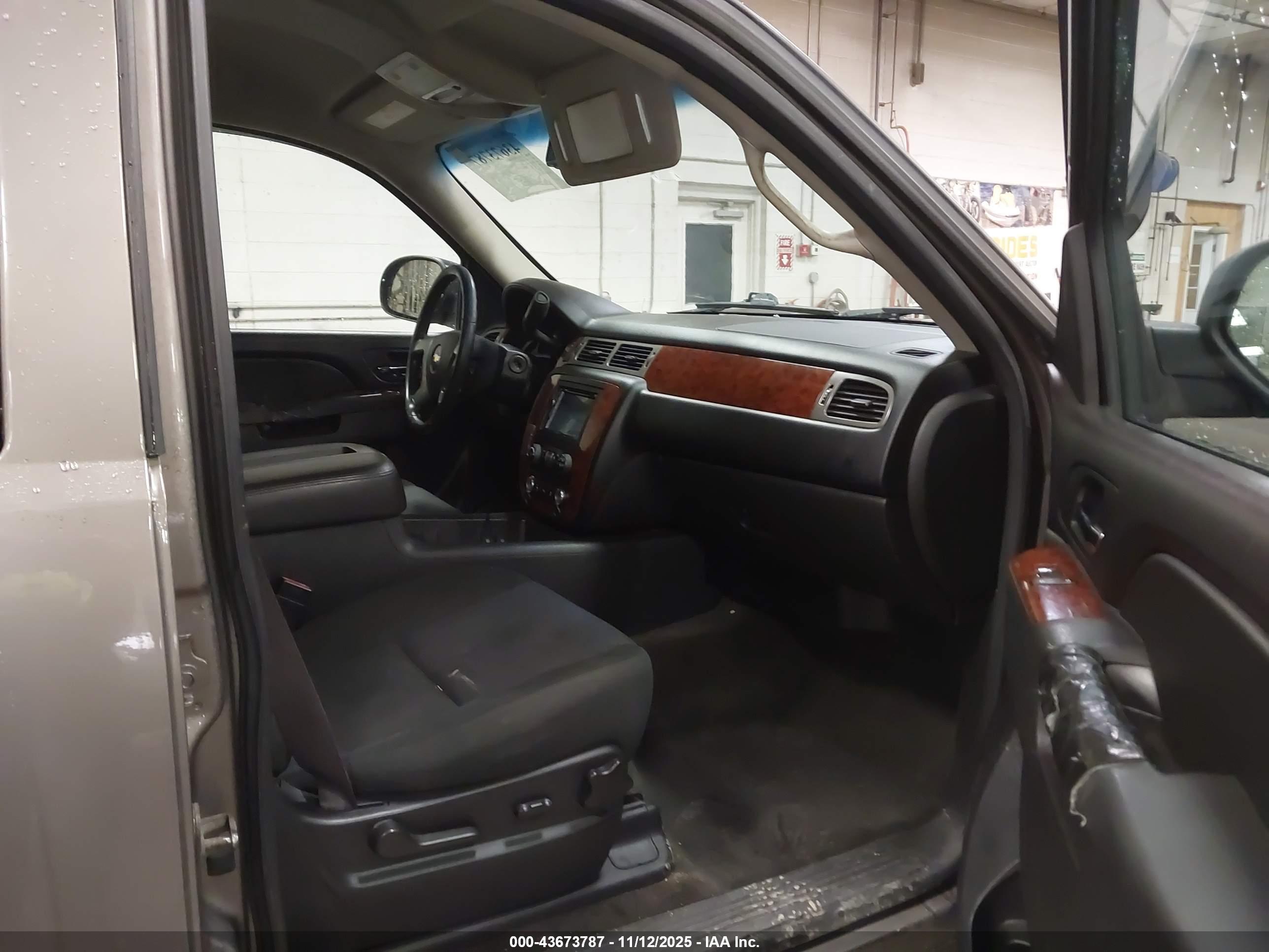 CHEVROLET TAHOE image 5