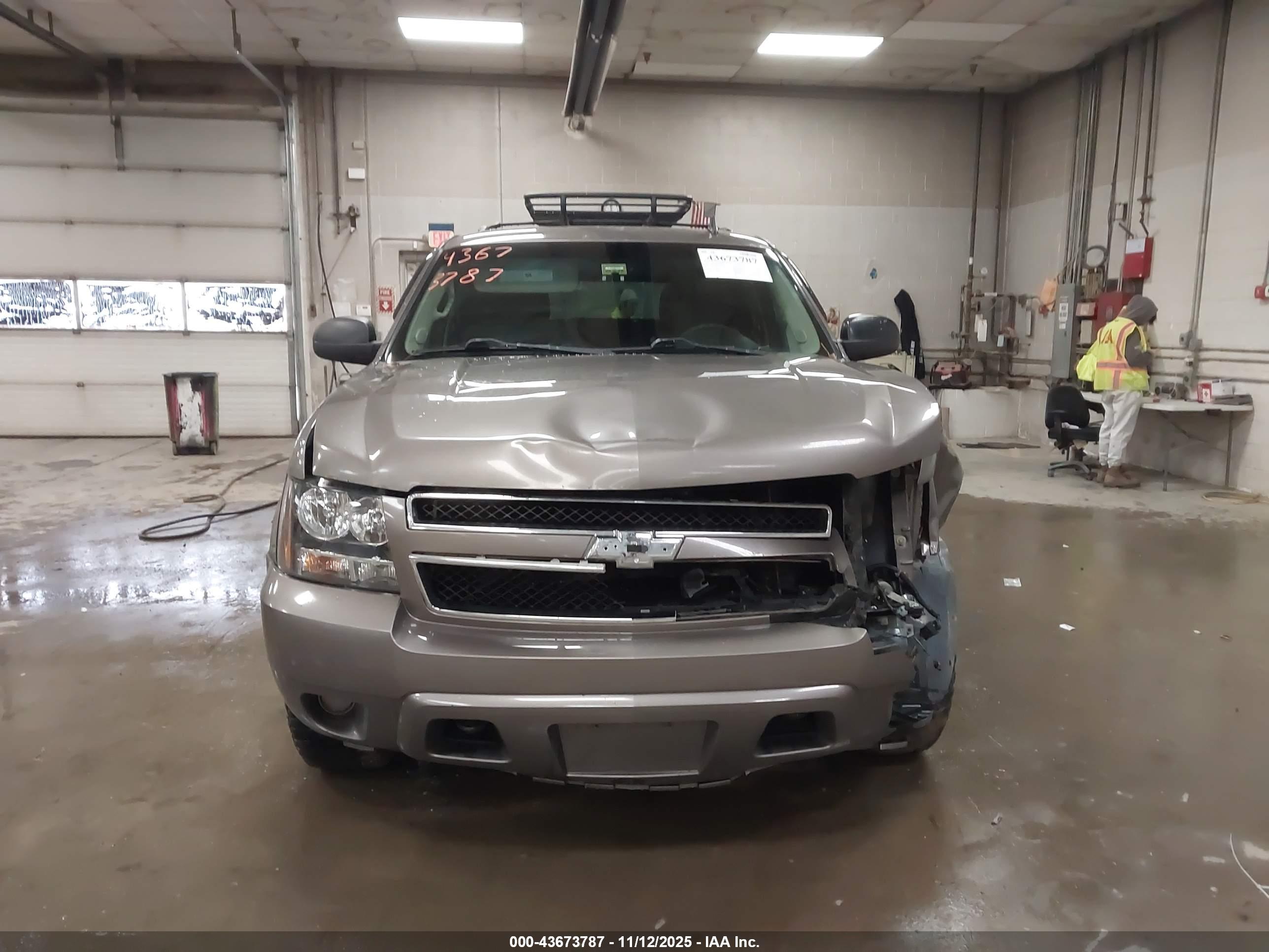 CHEVROLET TAHOE image 6