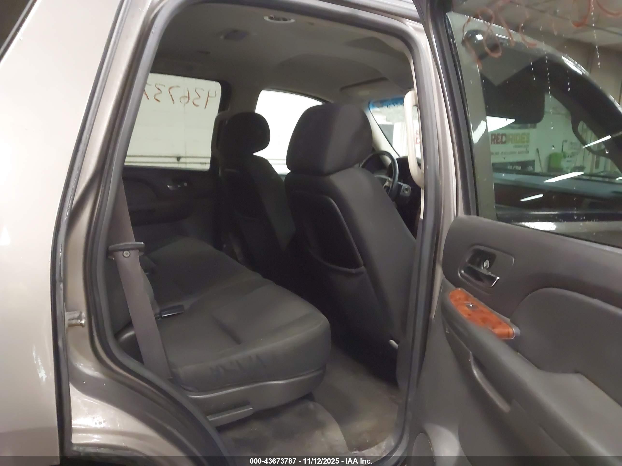 CHEVROLET TAHOE image 8